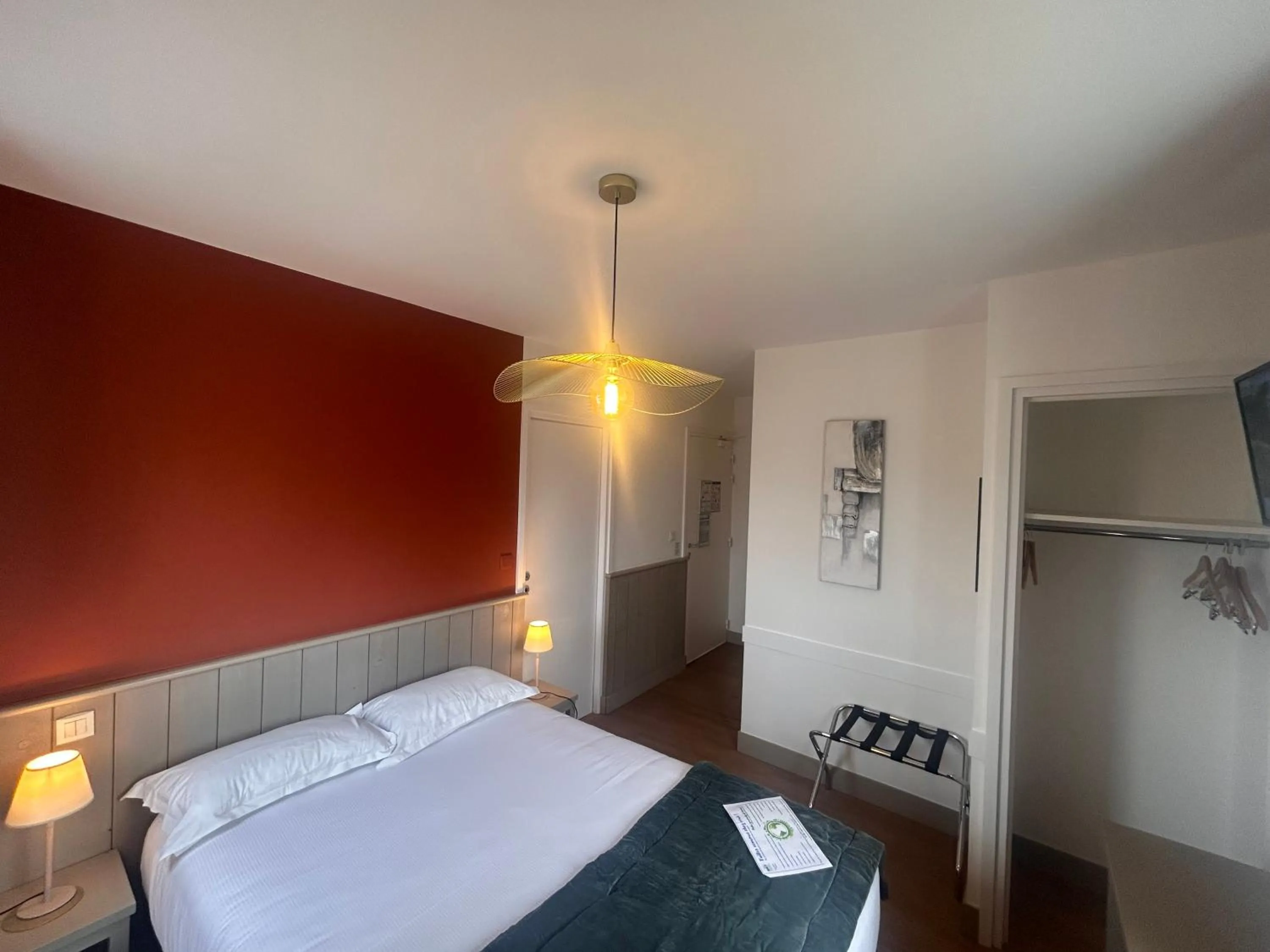 Bed in BRIT HOTEL Lannion Perros-Guirec