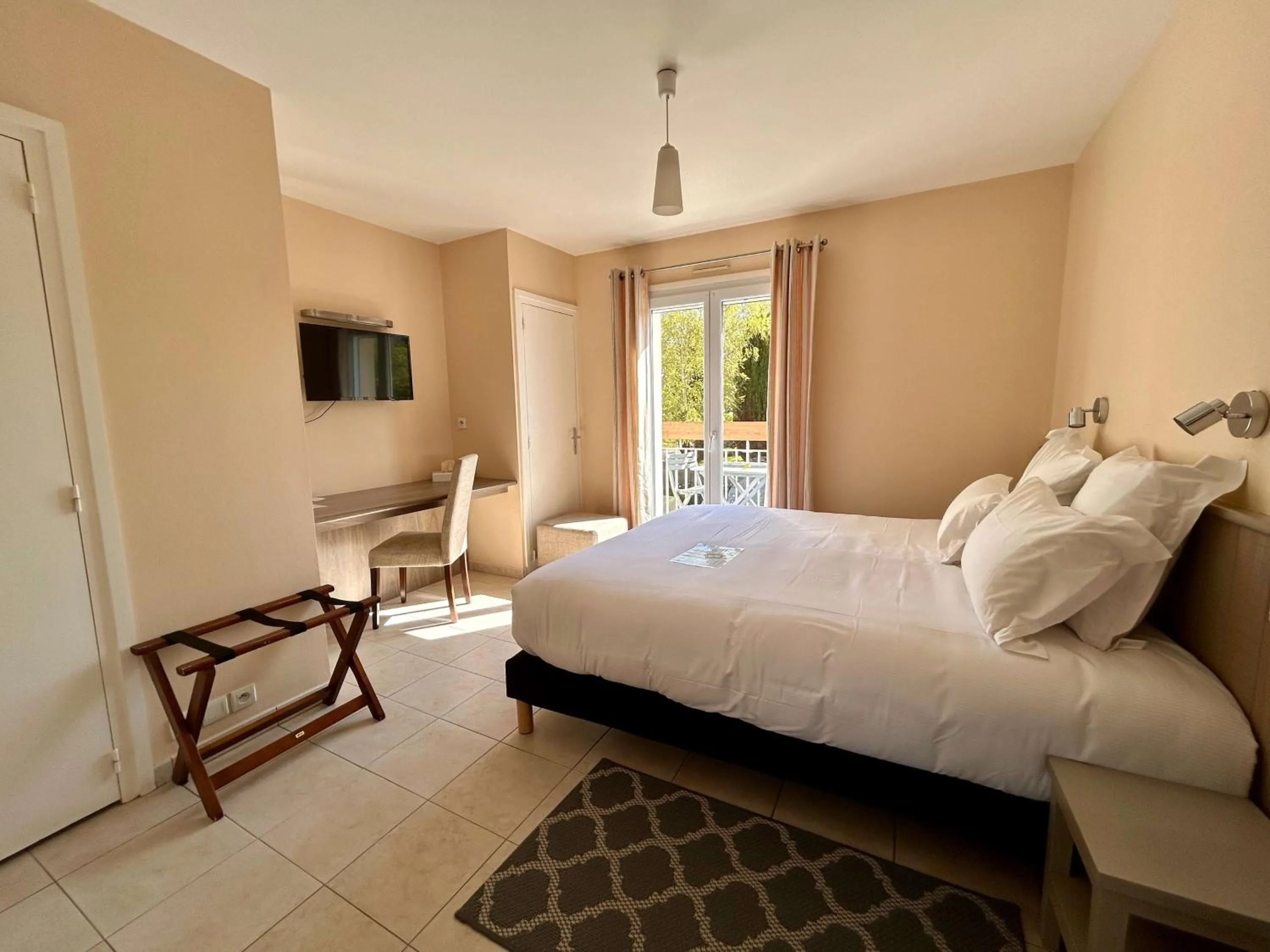 Bedroom, Bed in BRIT HOTEL Lannion-Perros Guirec