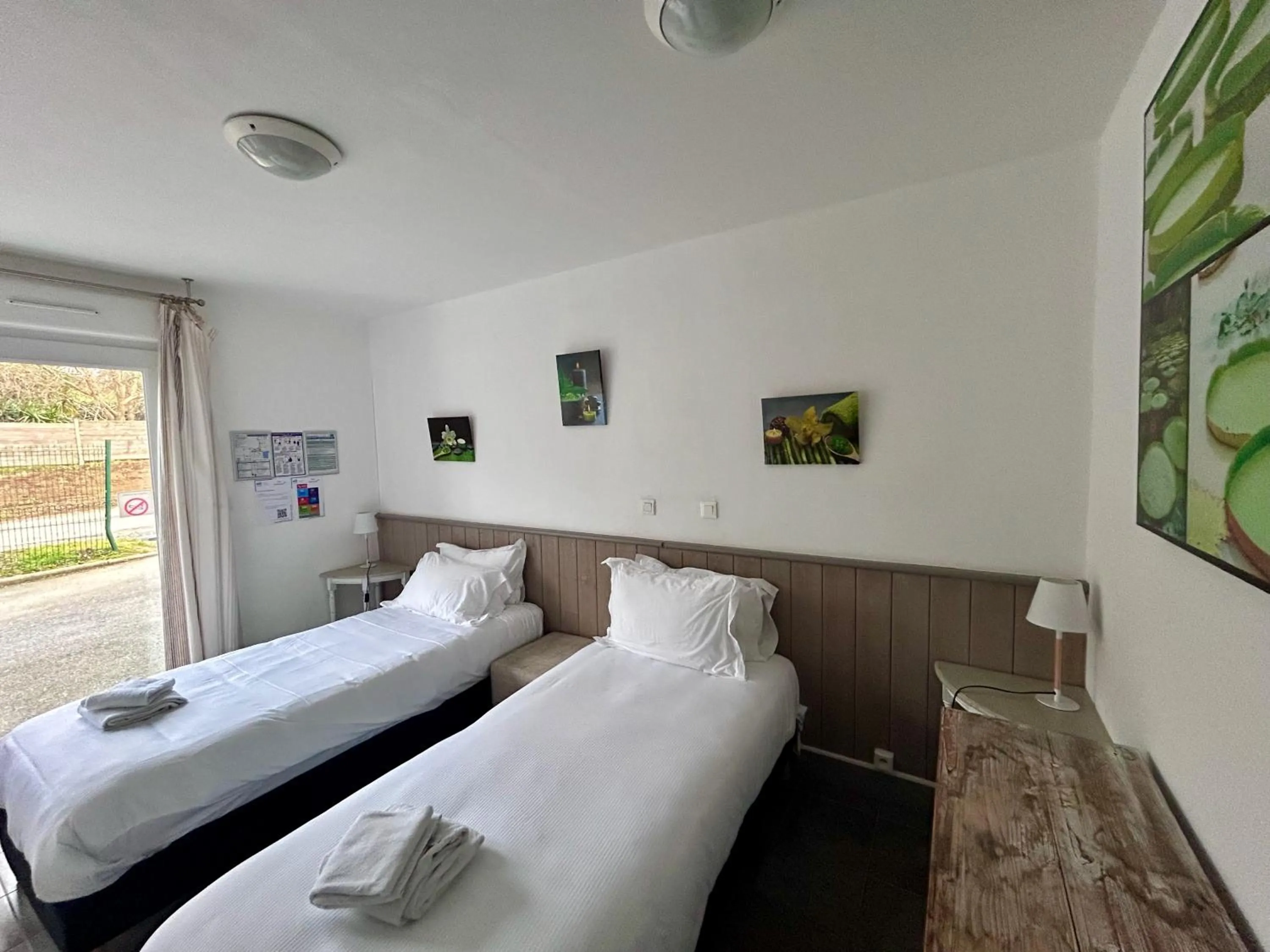 Bed in BRIT HOTEL Lannion-Perros Guirec