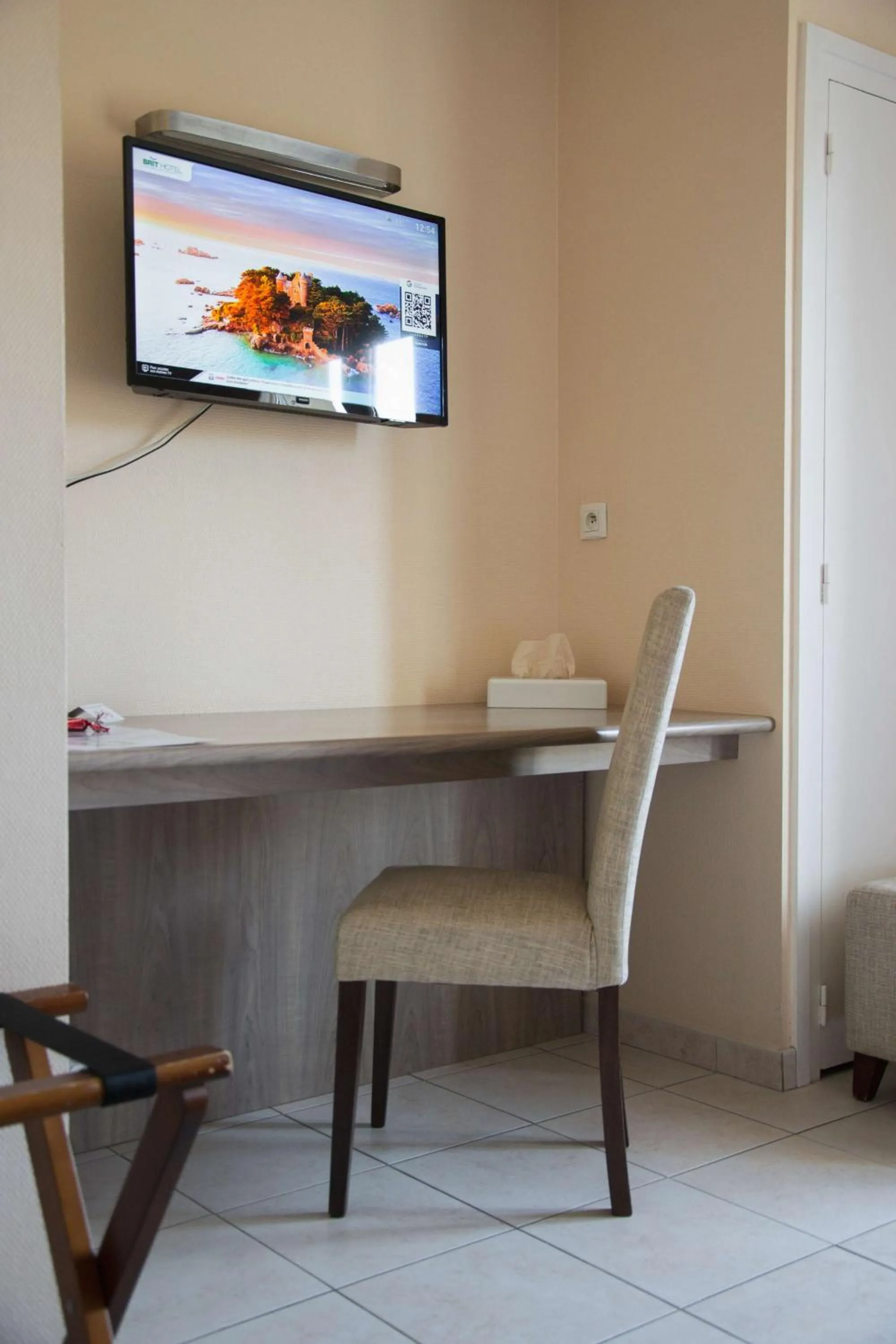 Bedroom in BRIT HOTEL Lannion-Perros Guirec