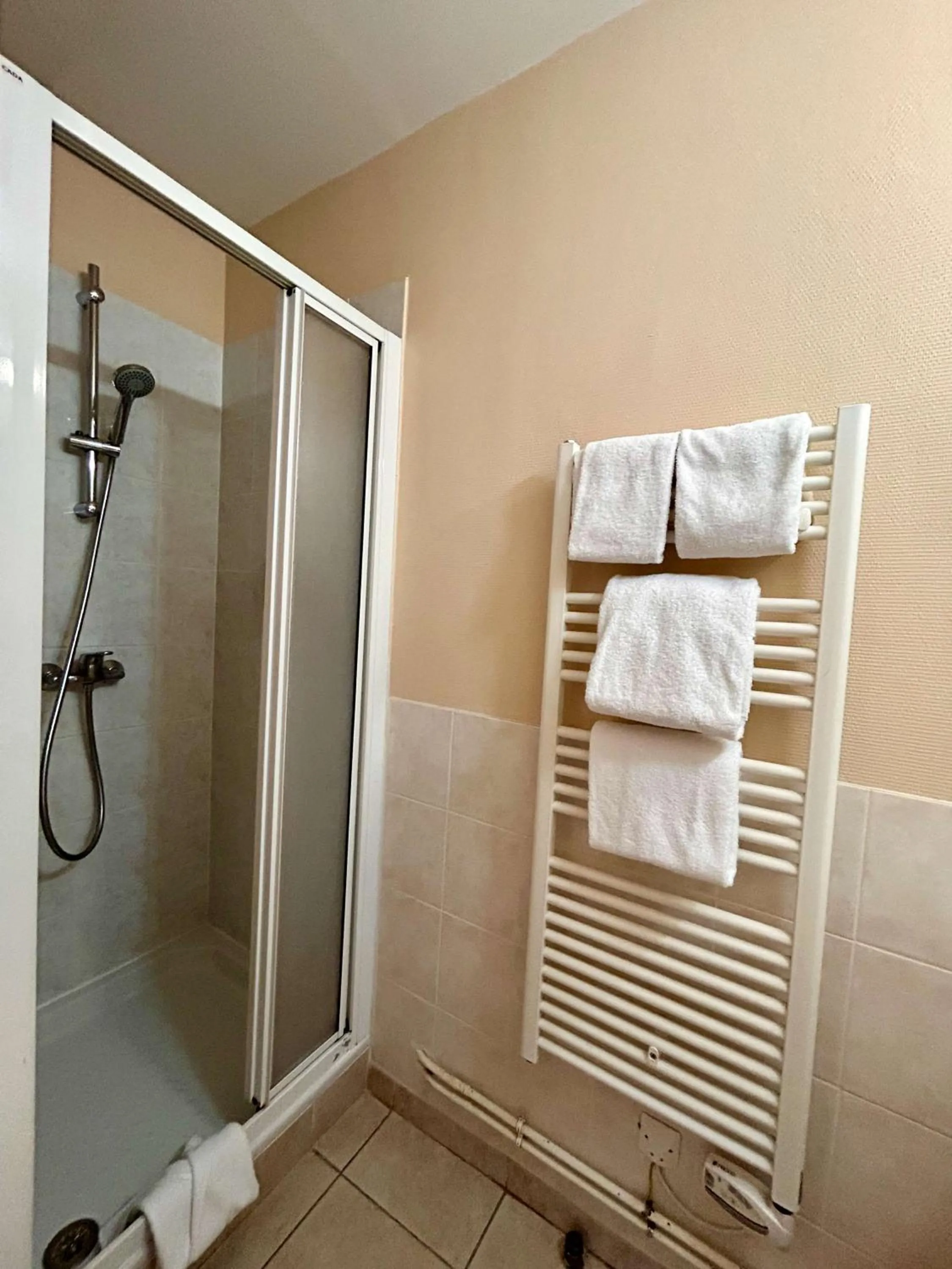 Bedroom in BRIT HOTEL Lannion-Perros Guirec