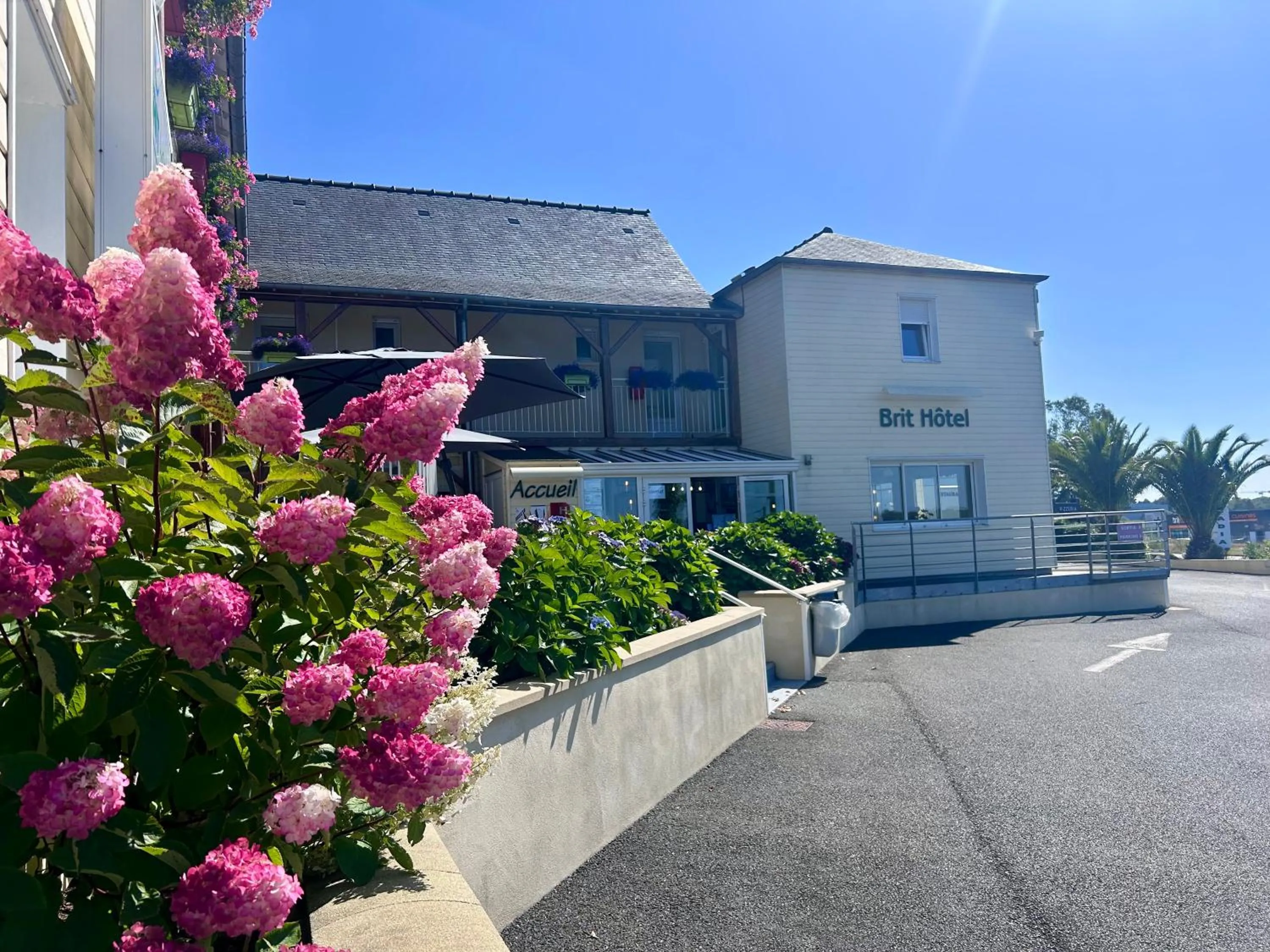 Property building in BRIT HOTEL Lannion-Perros Guirec