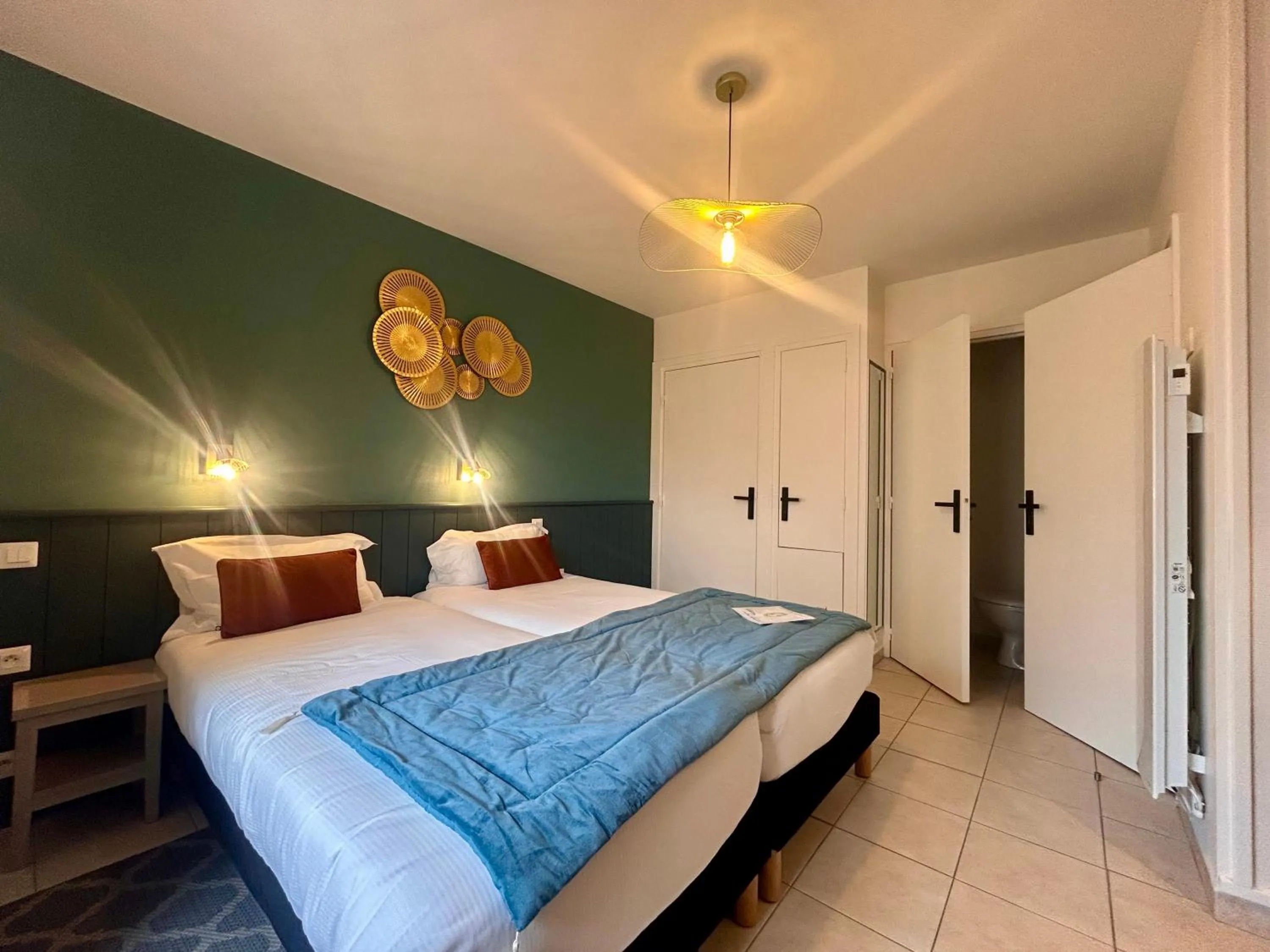 Bed in BRIT HOTEL Lannion Perros-Guirec