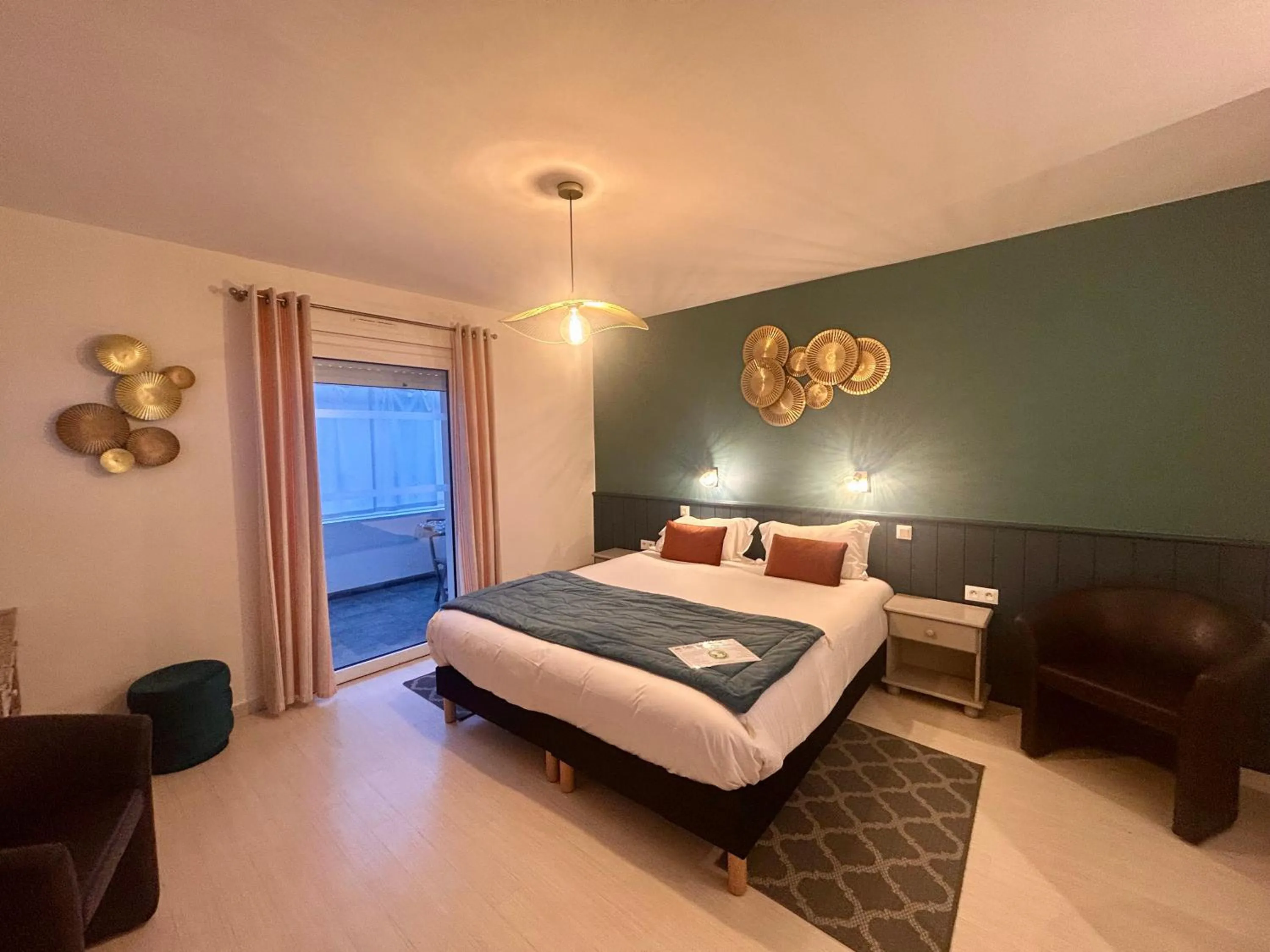 Bed in BRIT HOTEL Lannion Perros-Guirec