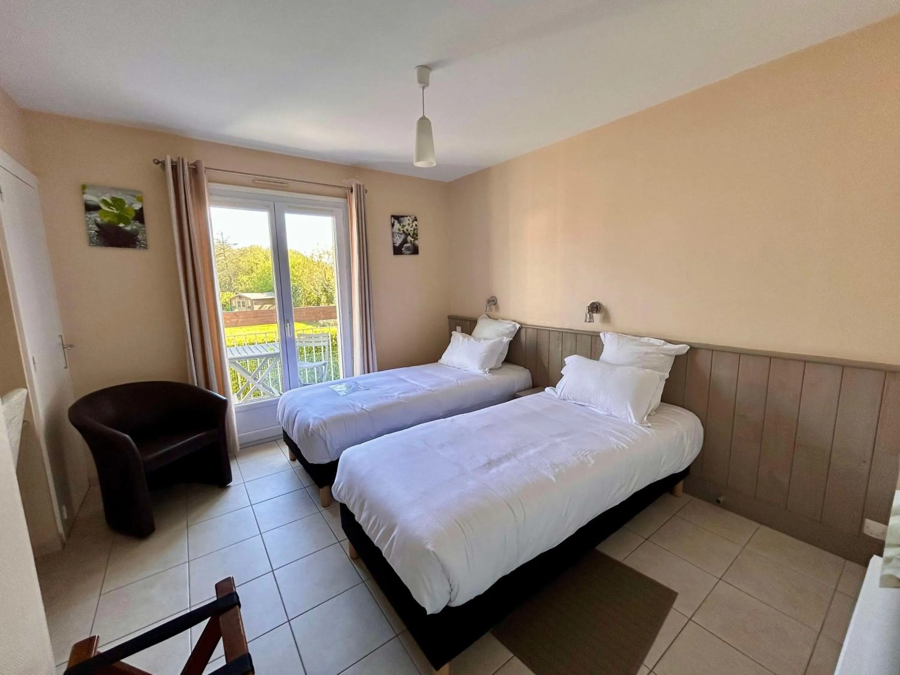 Bedroom, Bed in BRIT HOTEL Lannion-Perros Guirec