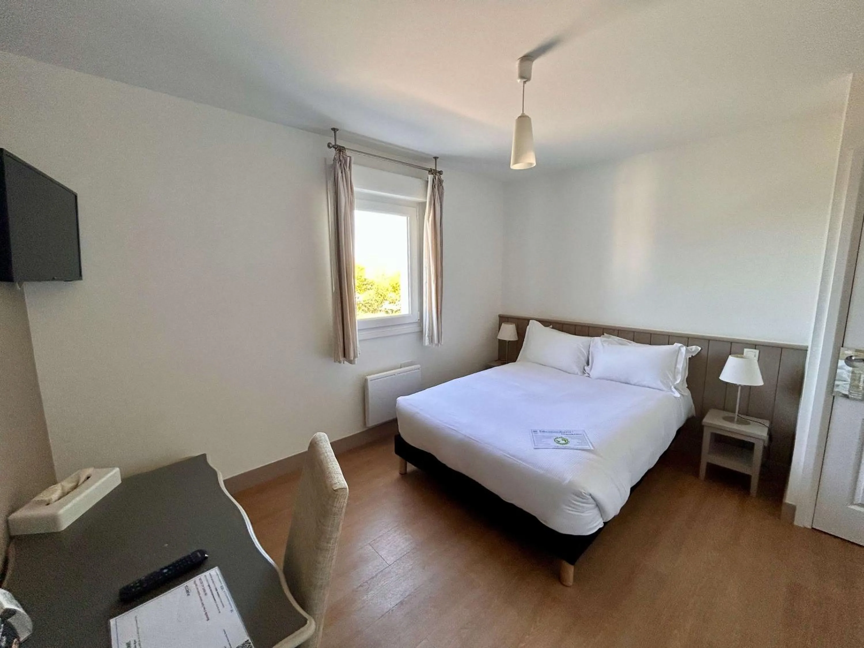 Bedroom, Bed in BRIT HOTEL Lannion-Perros Guirec