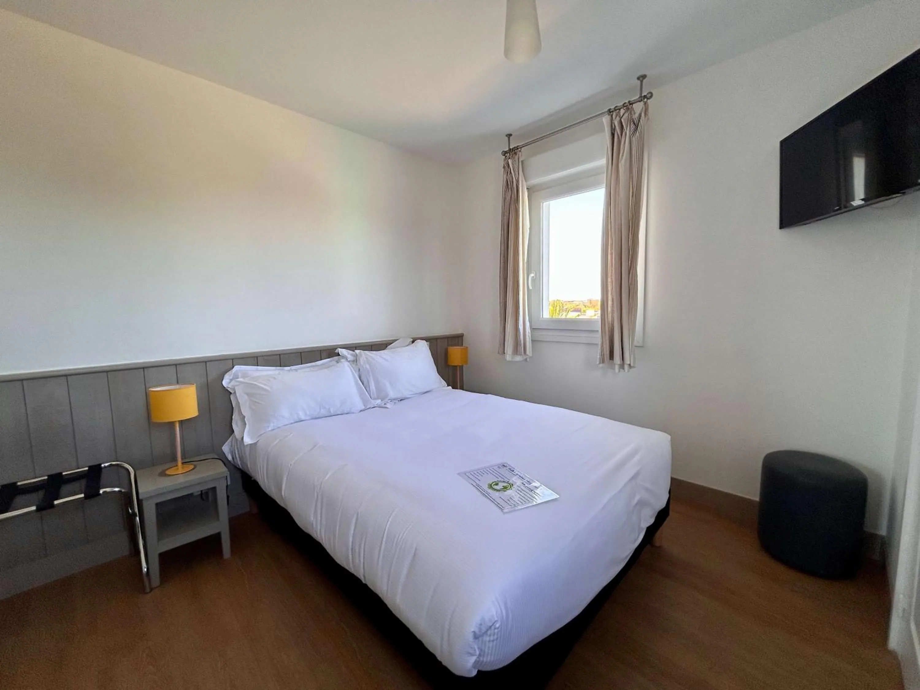 Bedroom, Bed in BRIT HOTEL Lannion-Perros Guirec
