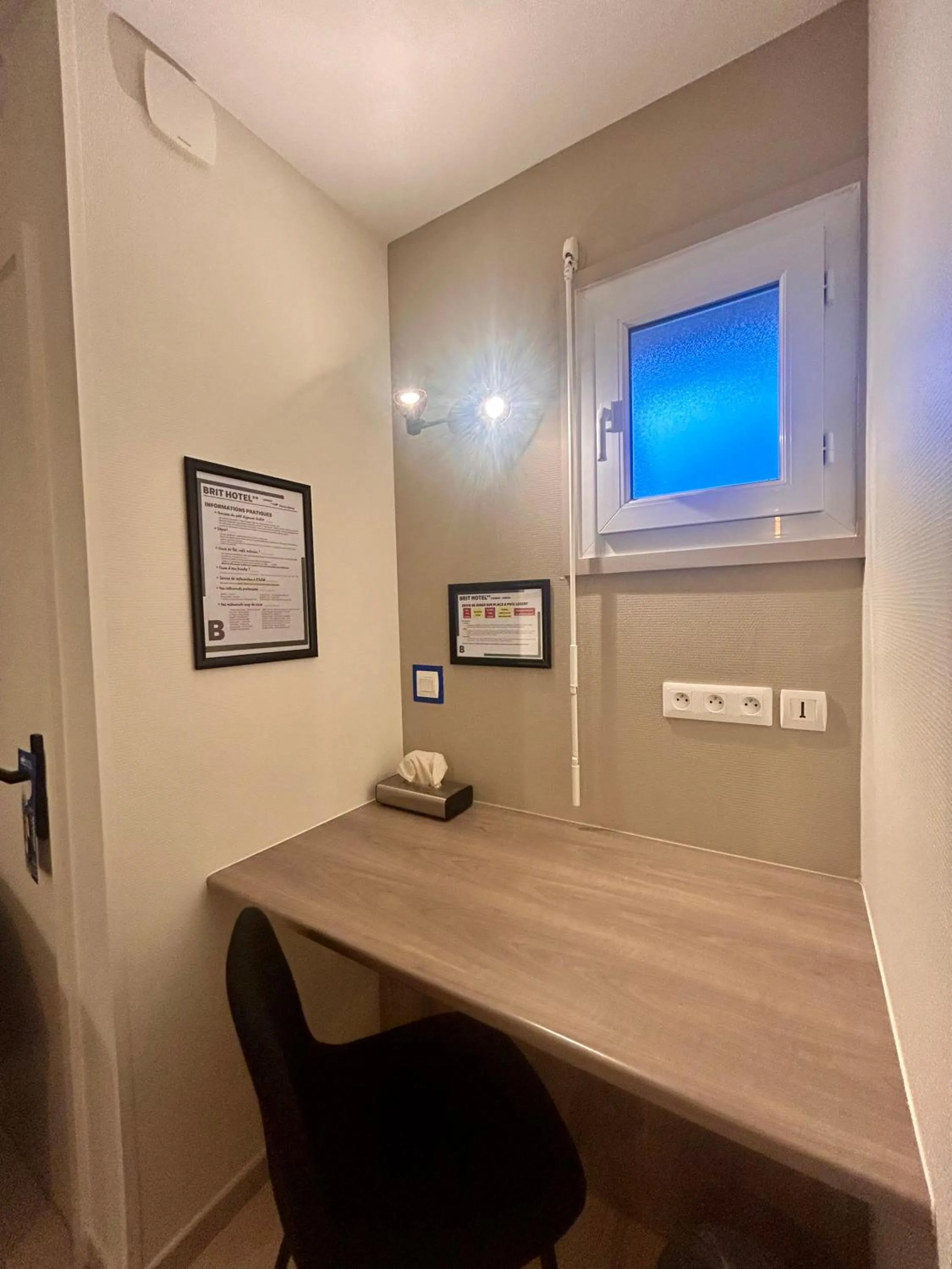 Bedroom in BRIT HOTEL Lannion Perros-Guirec