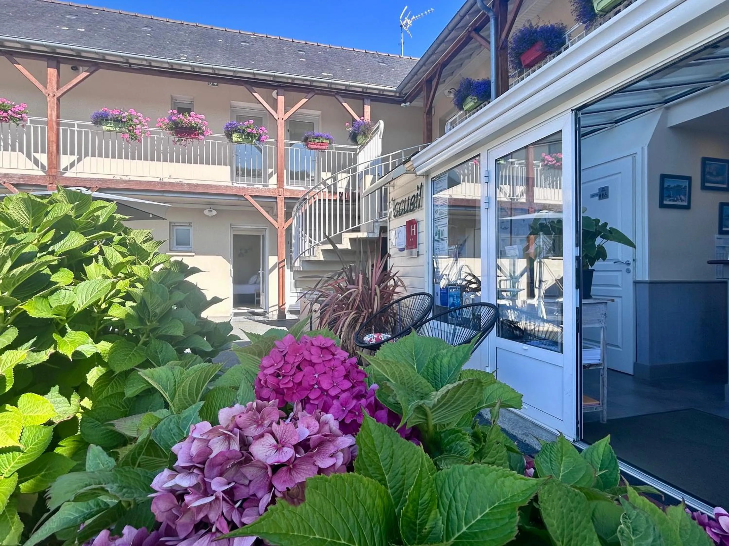 Property building in BRIT HOTEL Lannion-Perros Guirec