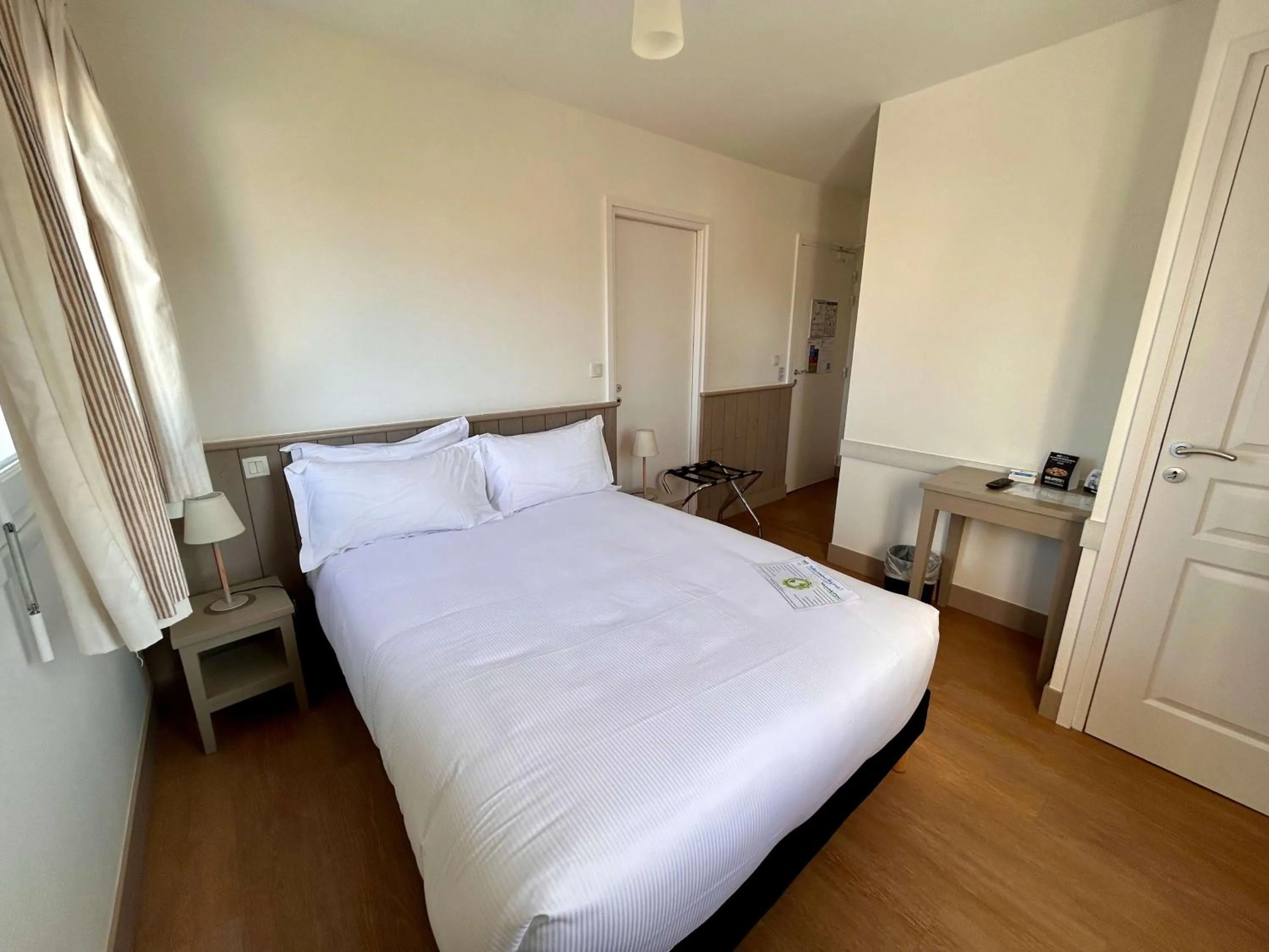 Bedroom, Bed in BRIT HOTEL Lannion-Perros Guirec