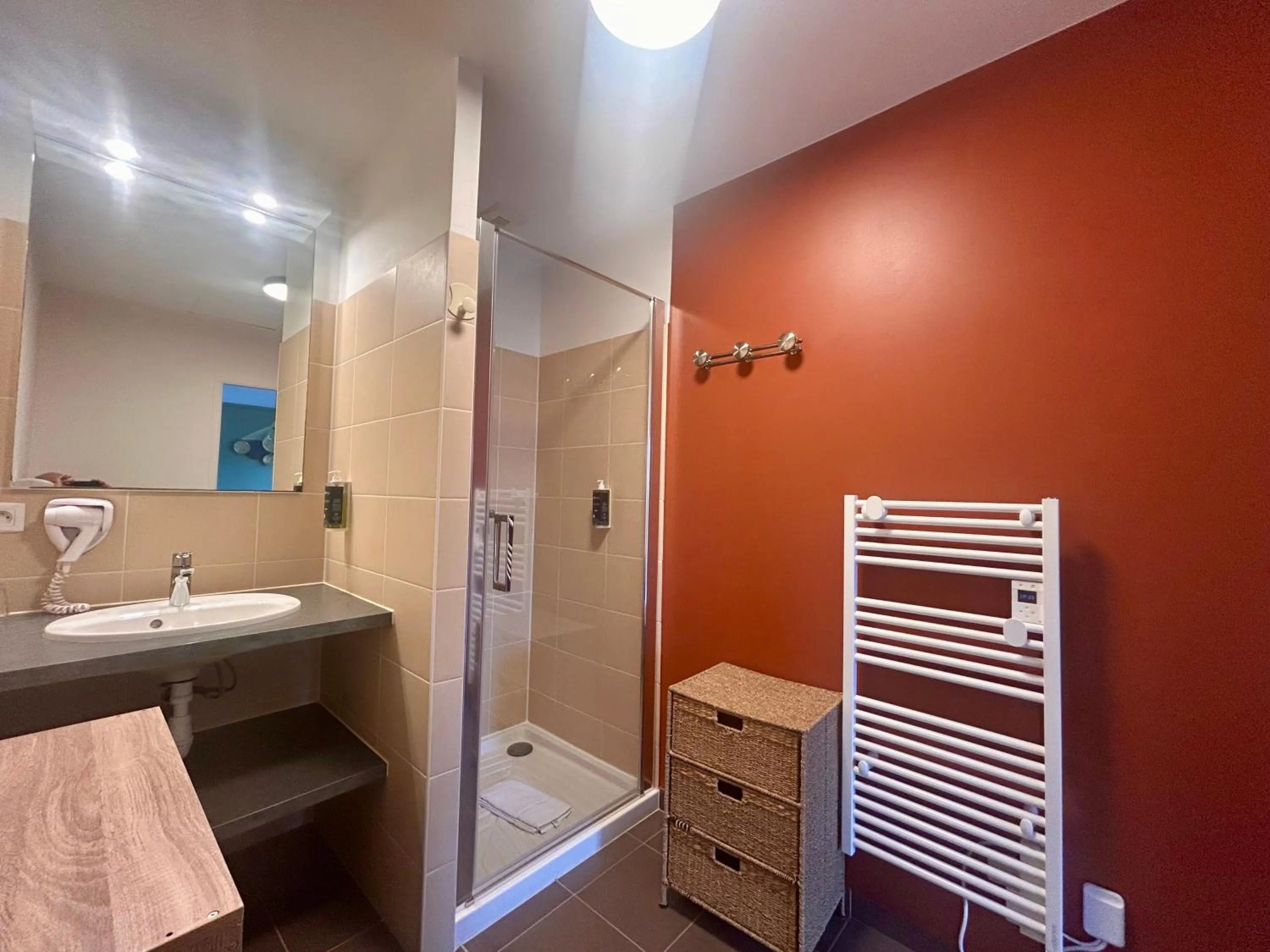 Bathroom in BRIT HOTEL Lannion Perros-Guirec