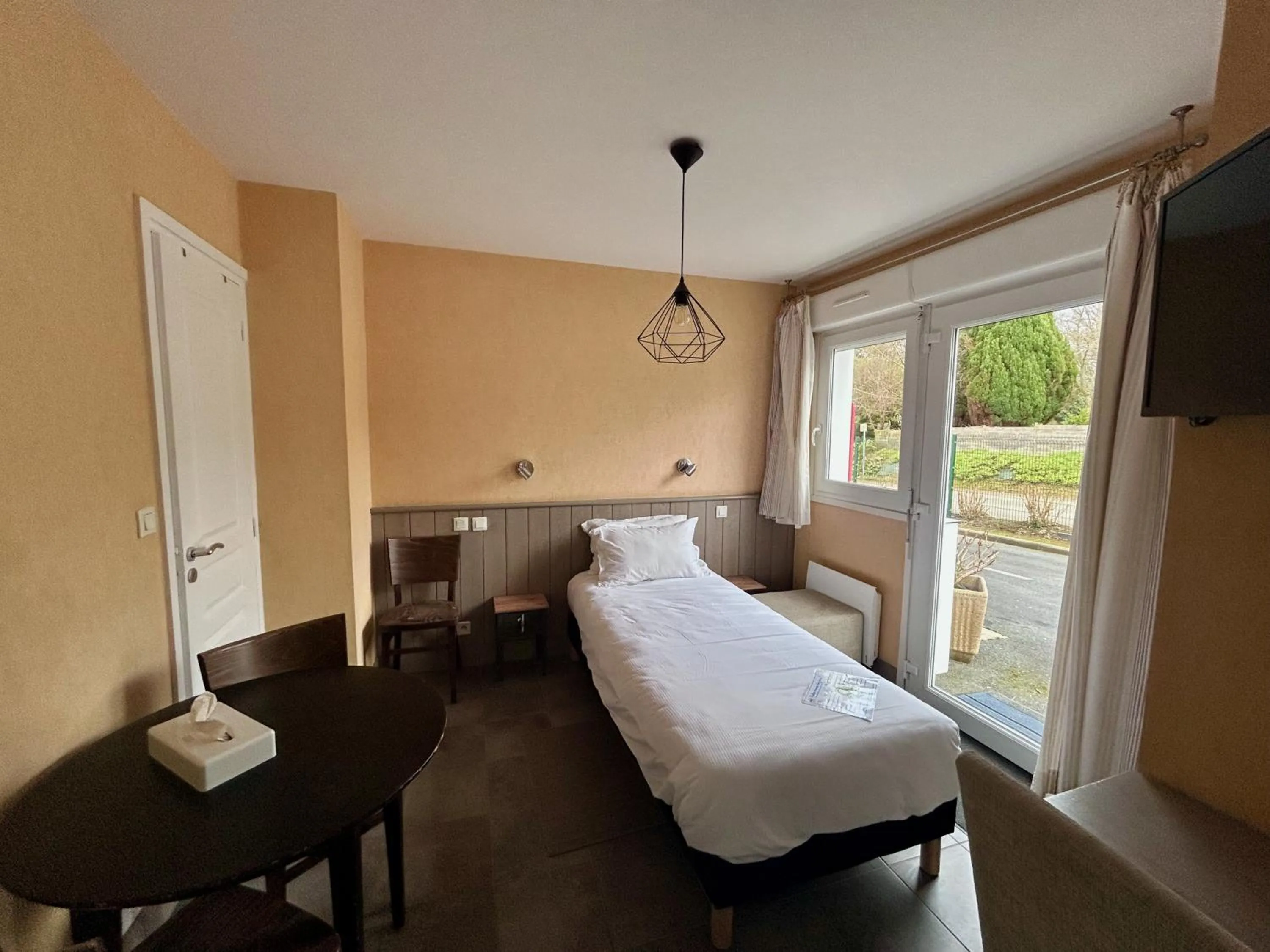 Bed in BRIT HOTEL Lannion-Perros Guirec