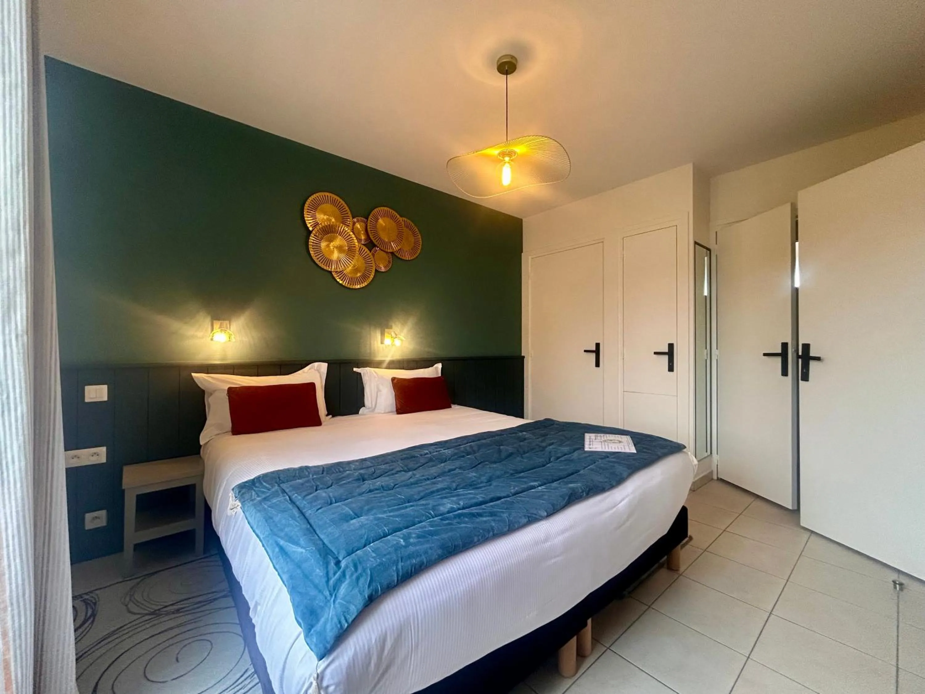 Bed in BRIT HOTEL Lannion Perros-Guirec