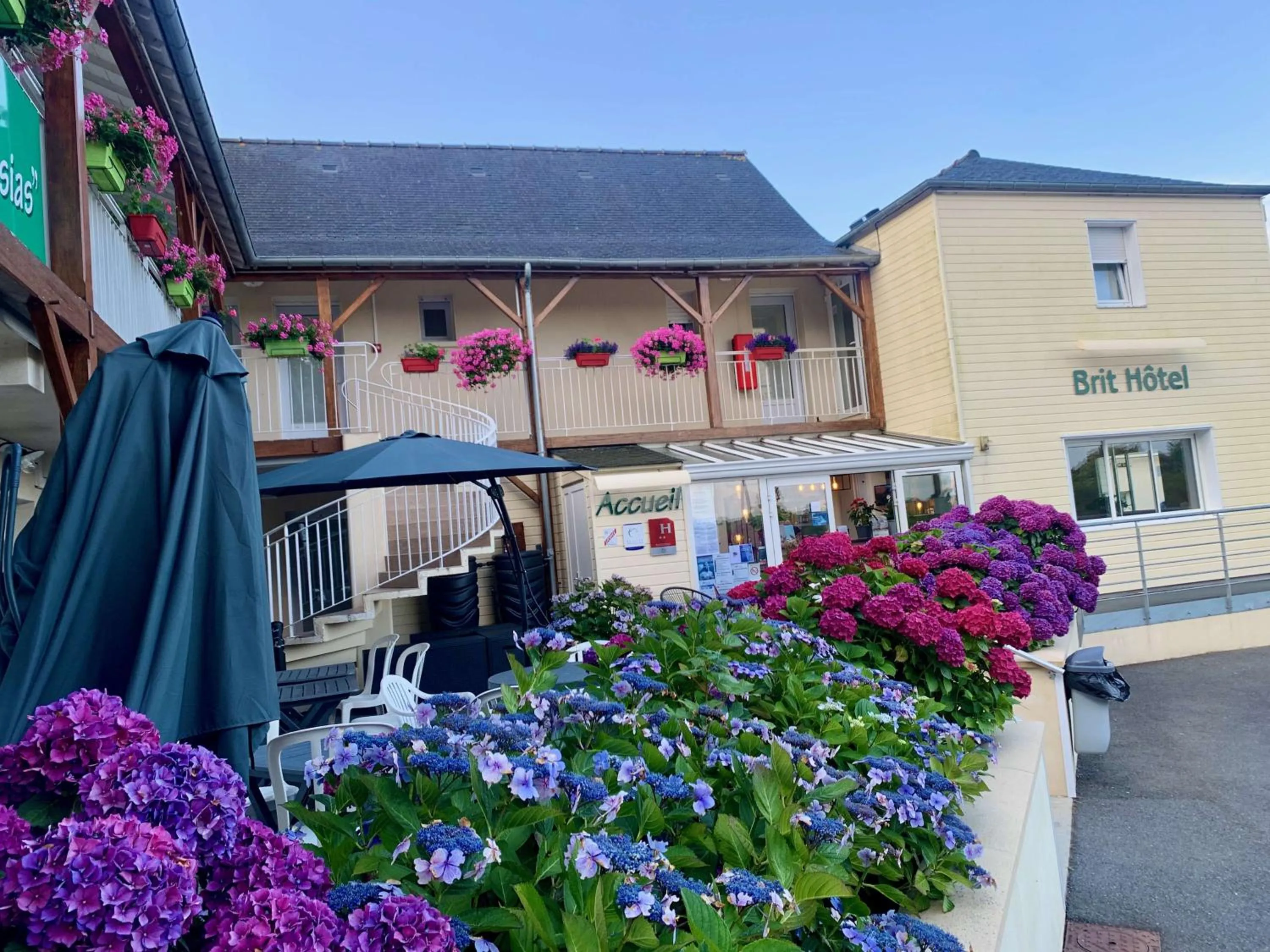 Property building in BRIT HOTEL Lannion-Perros Guirec