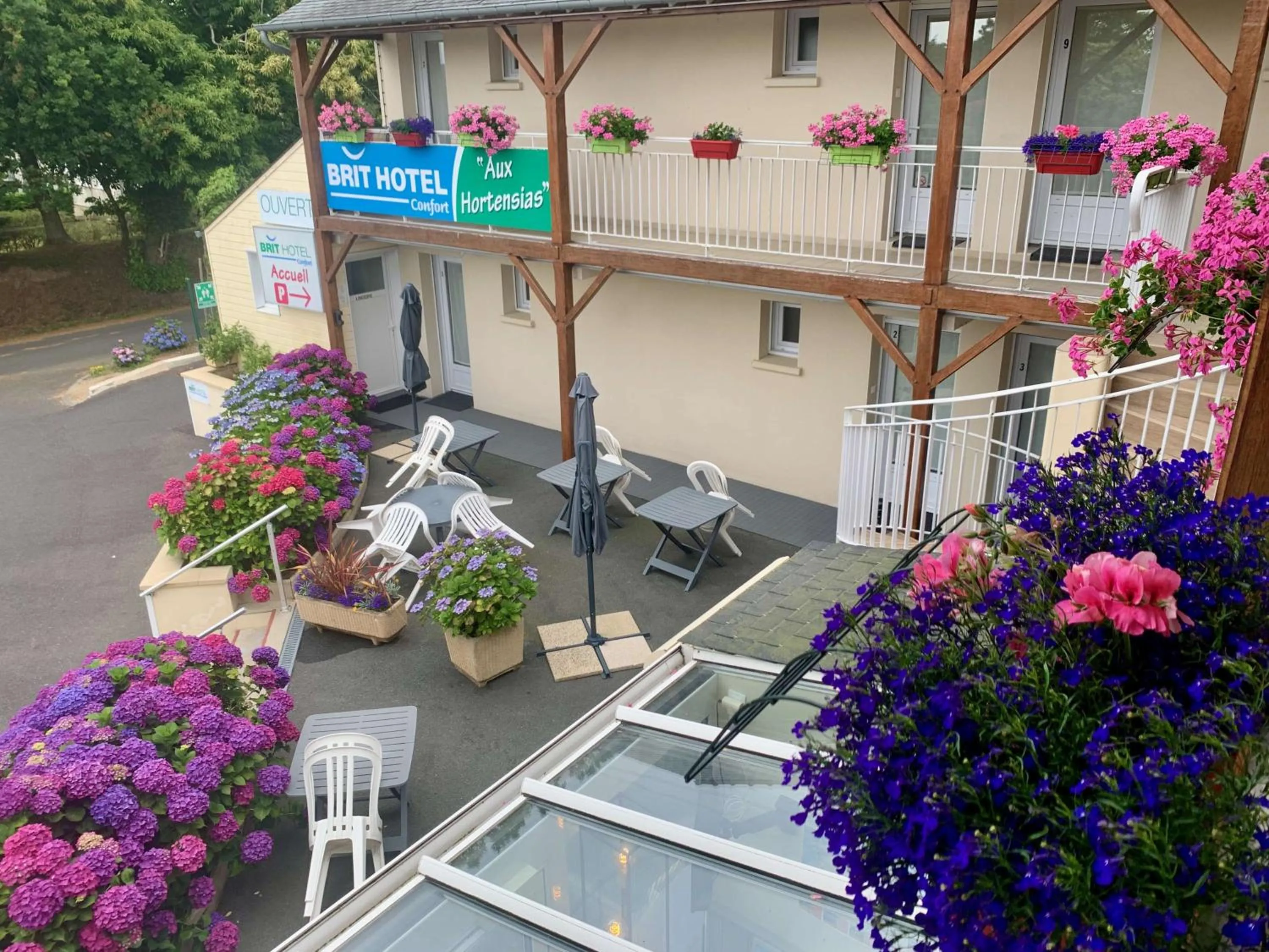 Property building in BRIT HOTEL Lannion-Perros Guirec