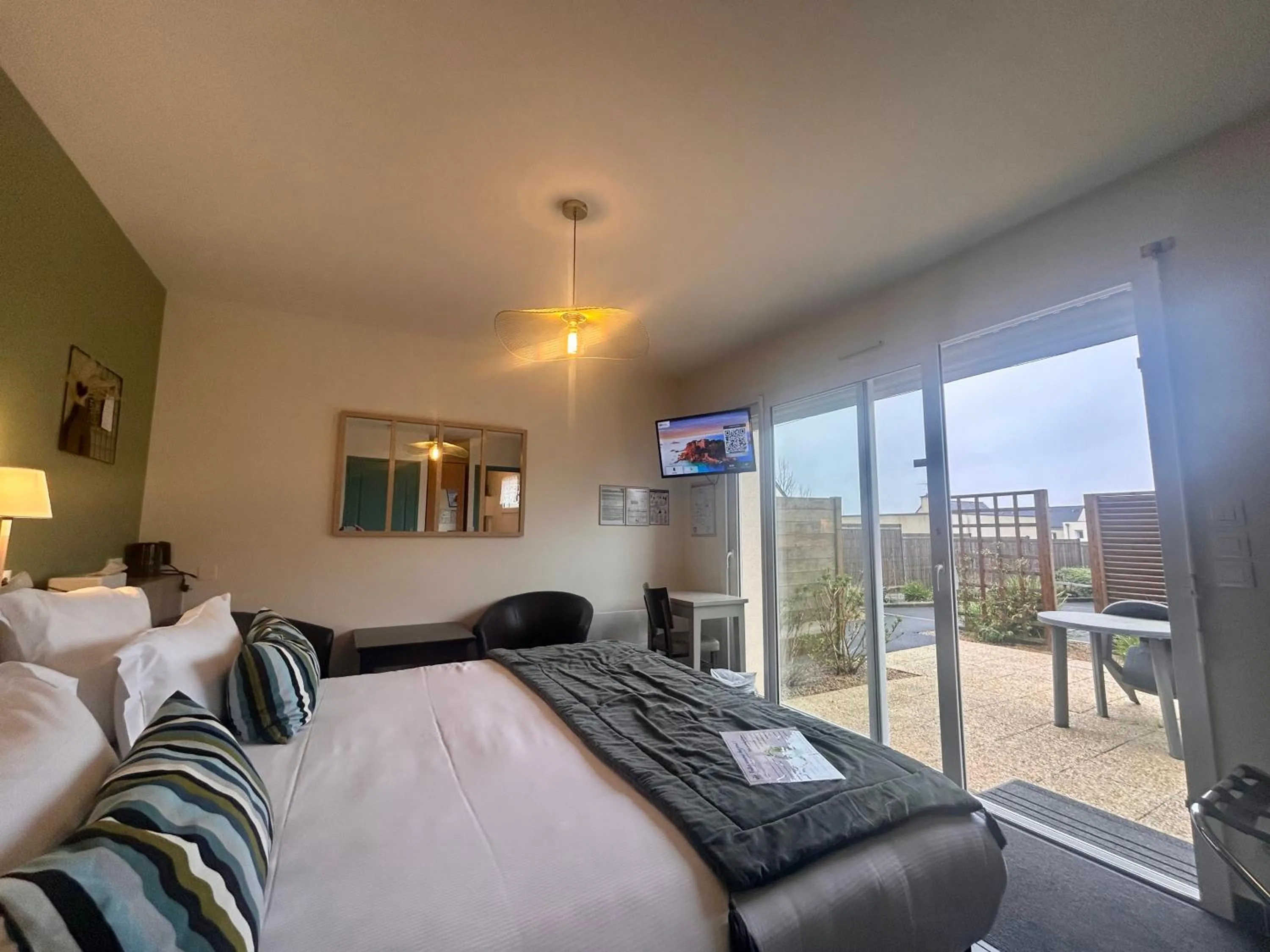 Photo of the whole room, Bed in BRIT HOTEL Lannion Perros-Guirec