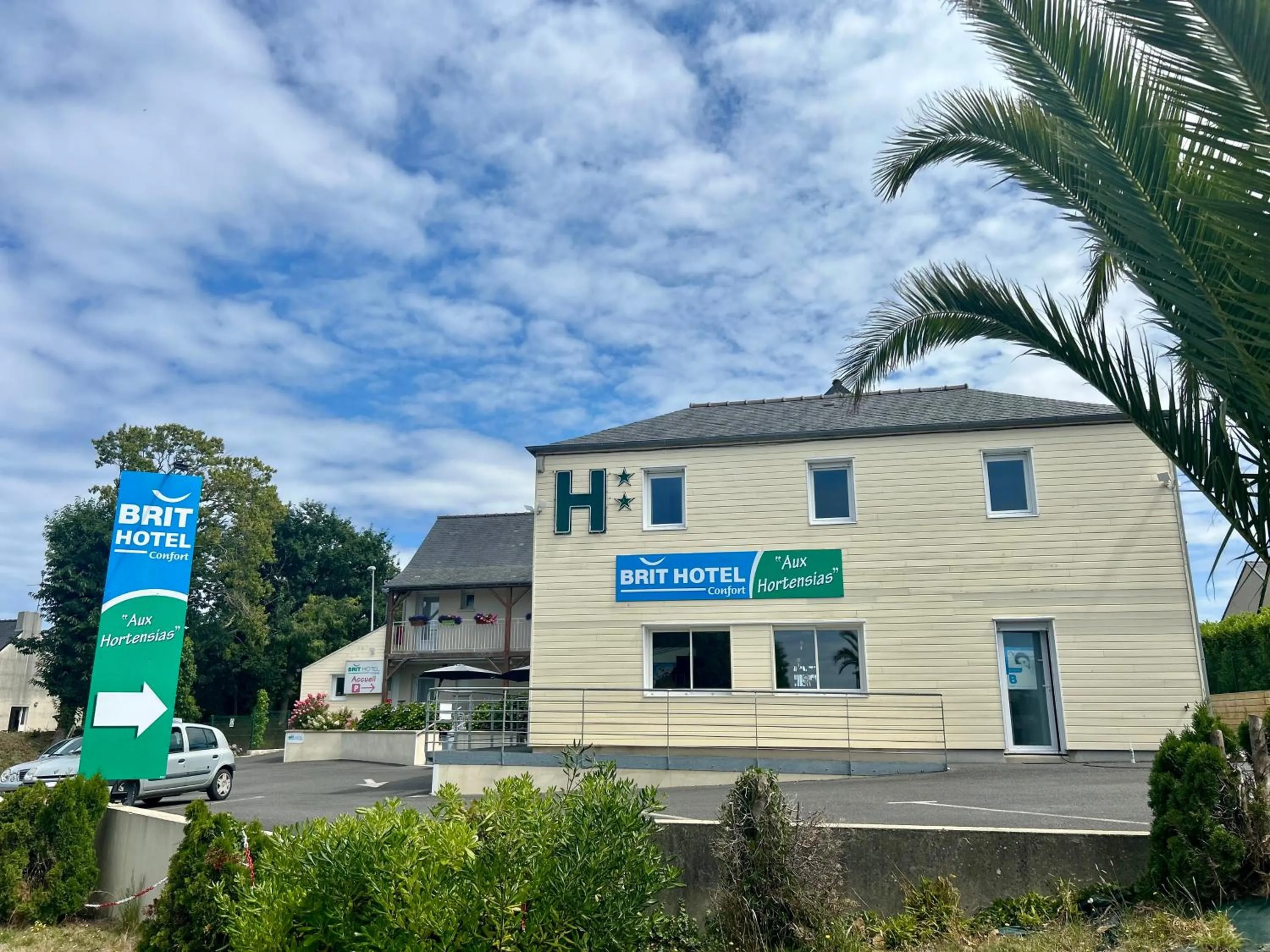 Property building in BRIT HOTEL Lannion-Perros Guirec