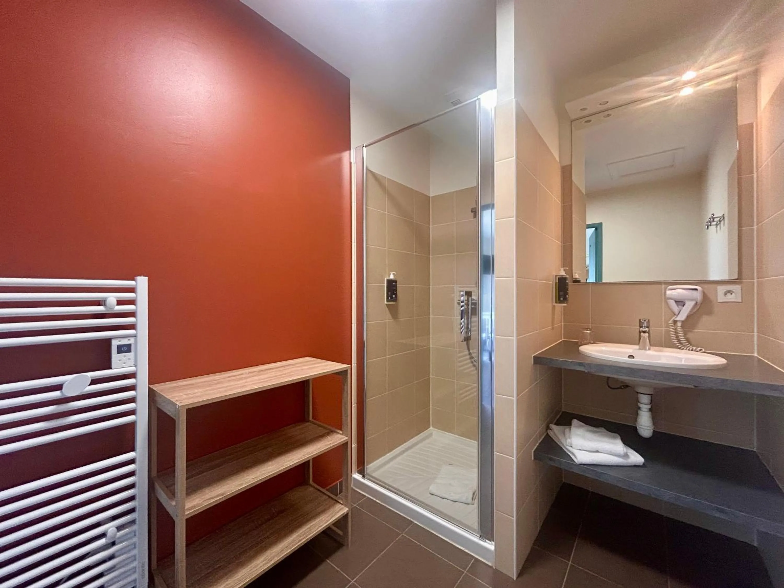 Bathroom in BRIT HOTEL Lannion Perros-Guirec