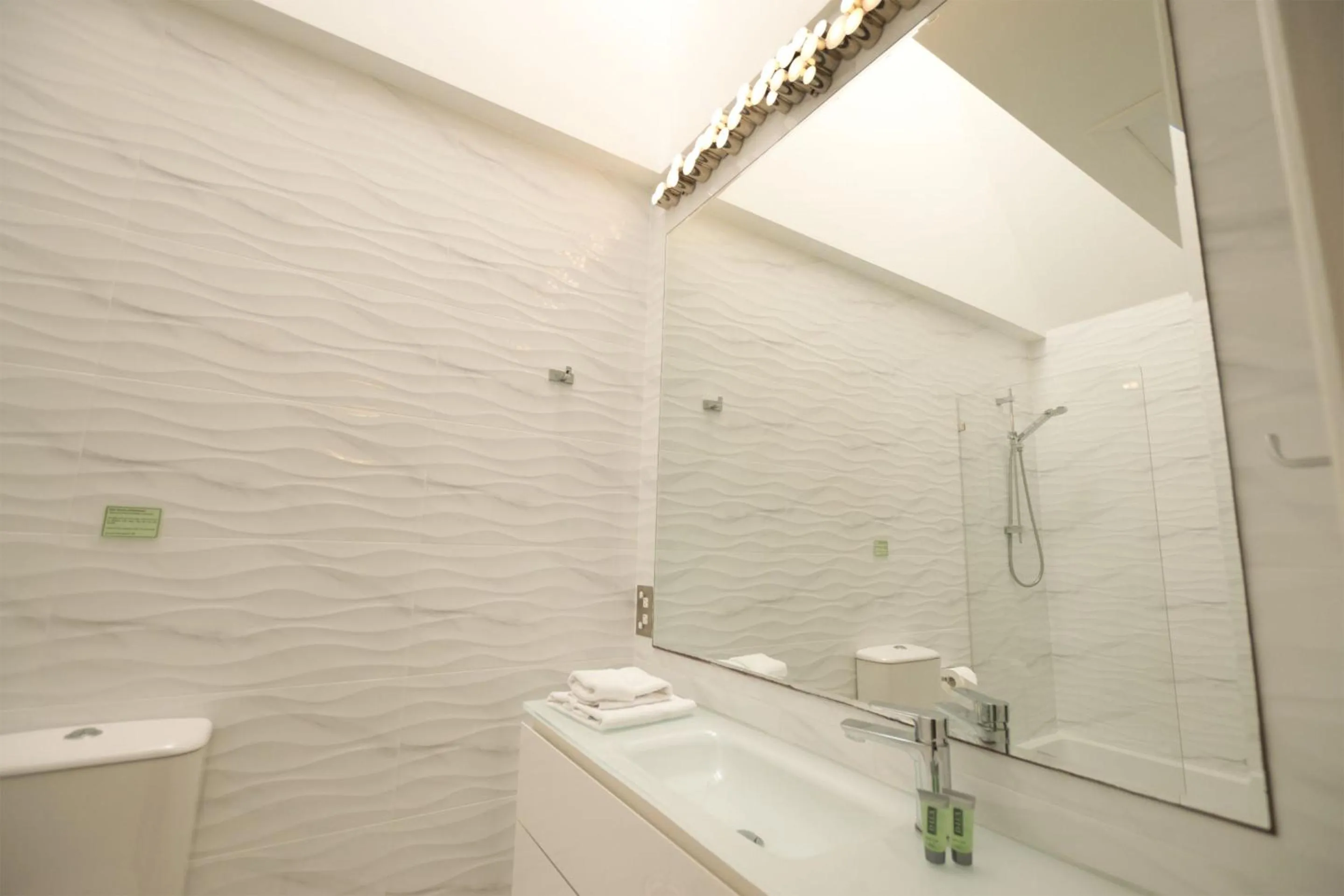 Bathroom in Raintrees Moffat Beach