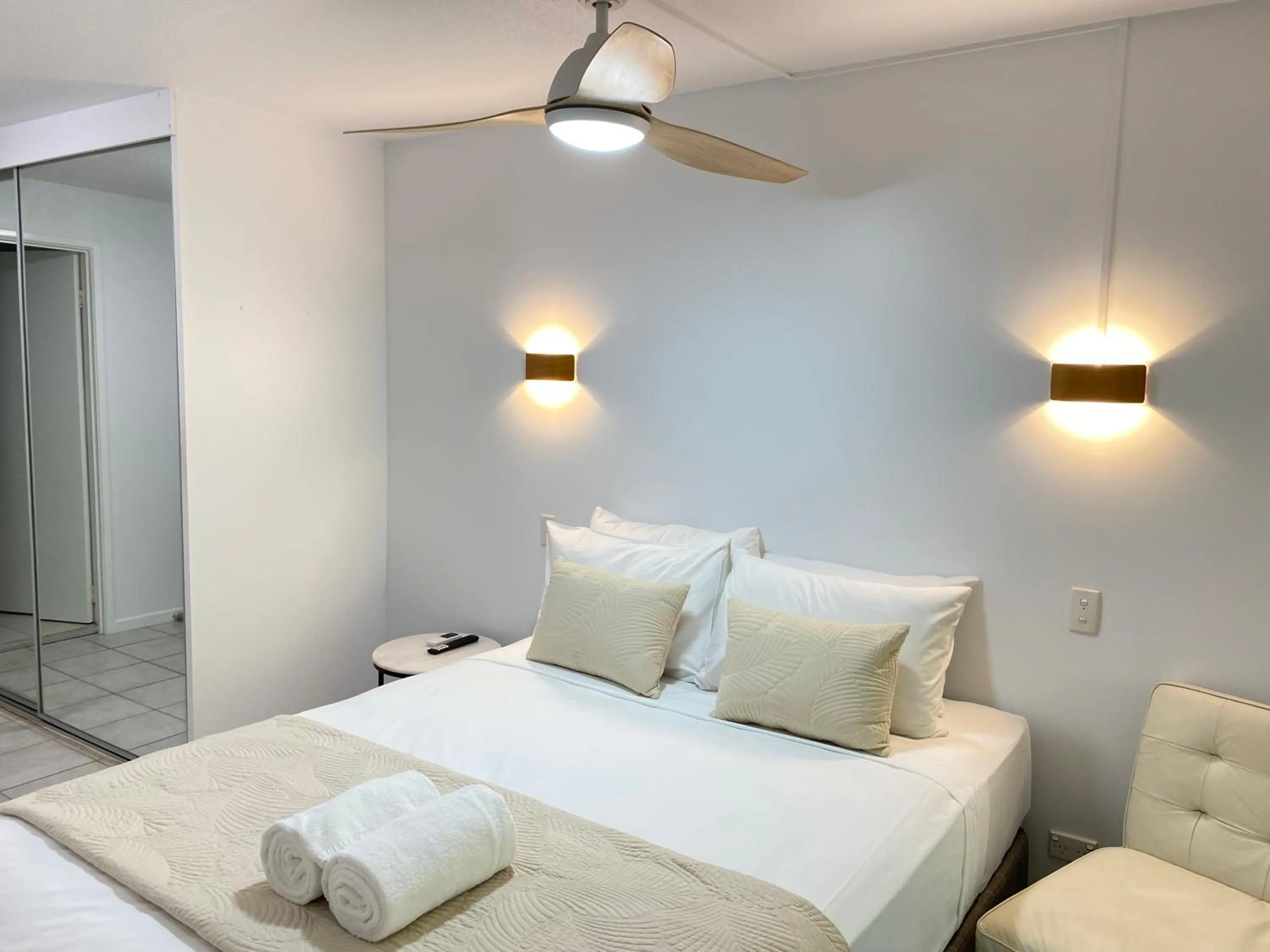 Bedroom, Bed in Raintrees Moffat Beach