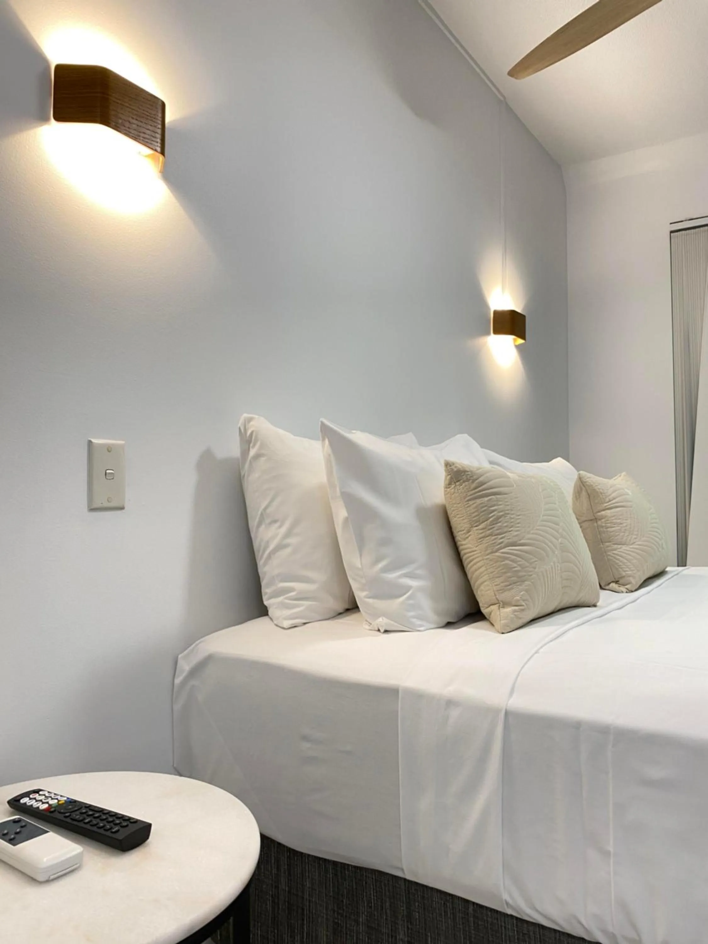 Bed in Raintrees Moffat Beach