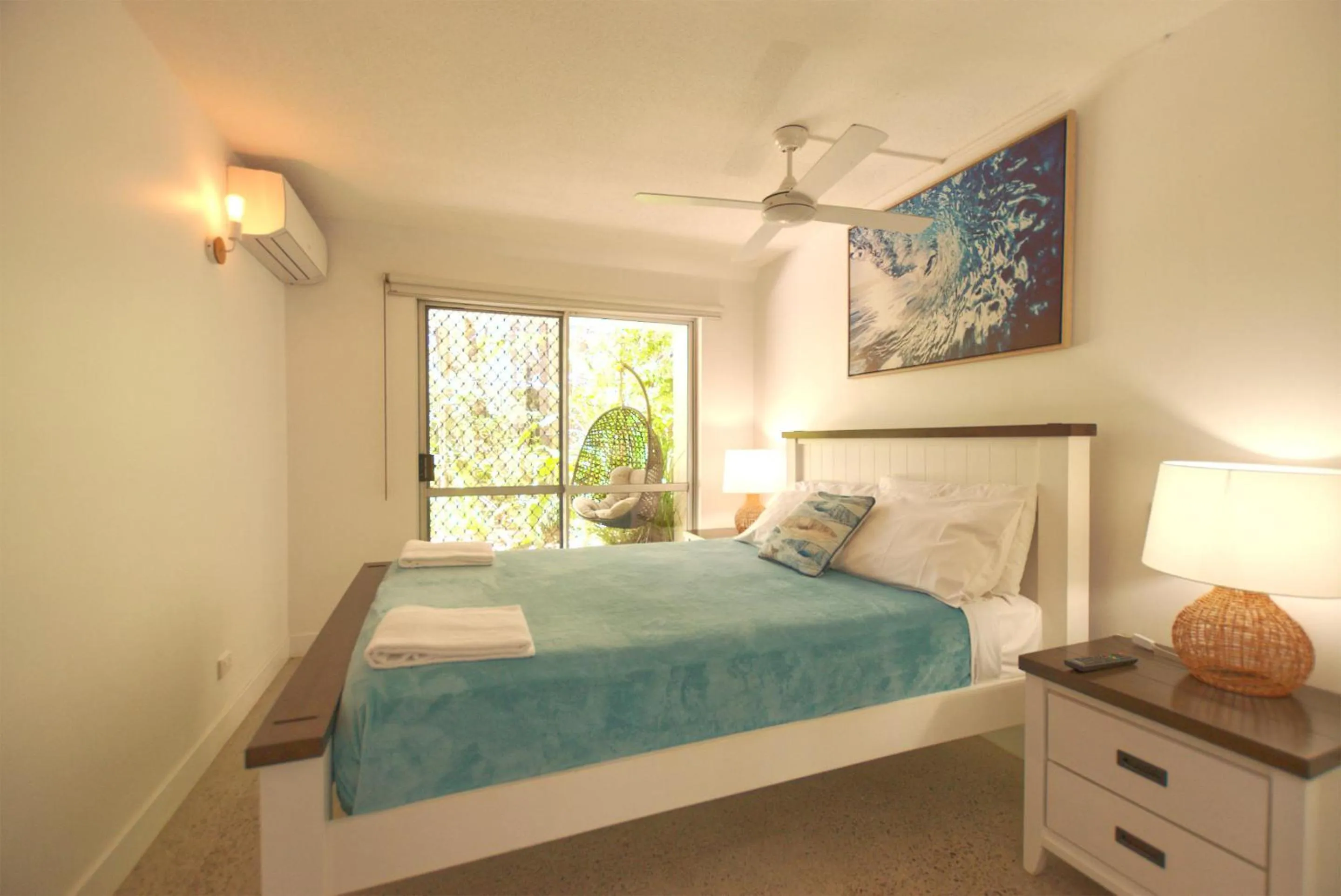 Bedroom, Bed in Raintrees Moffat Beach