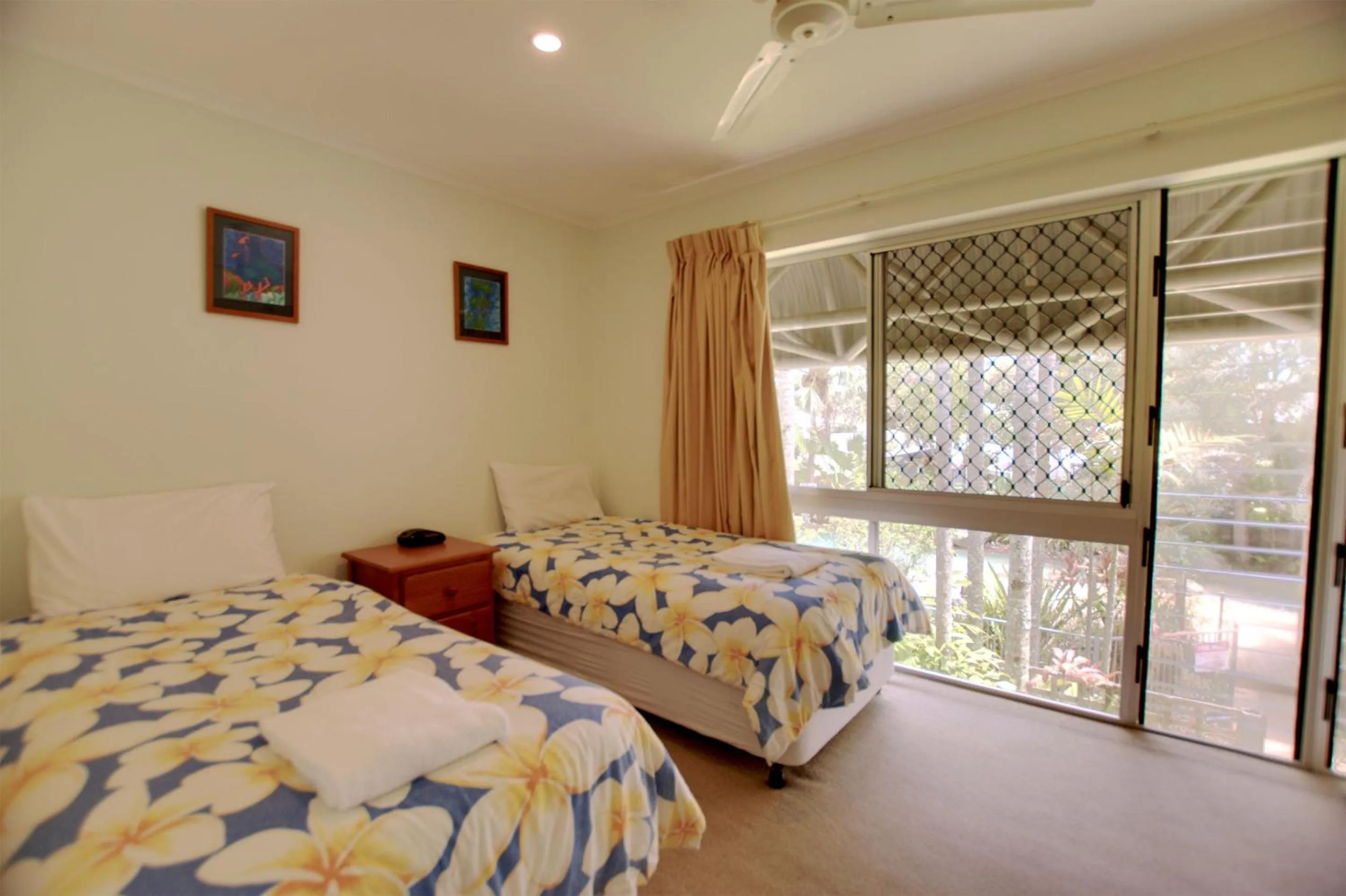Bedroom, Bed in Raintrees Moffat Beach