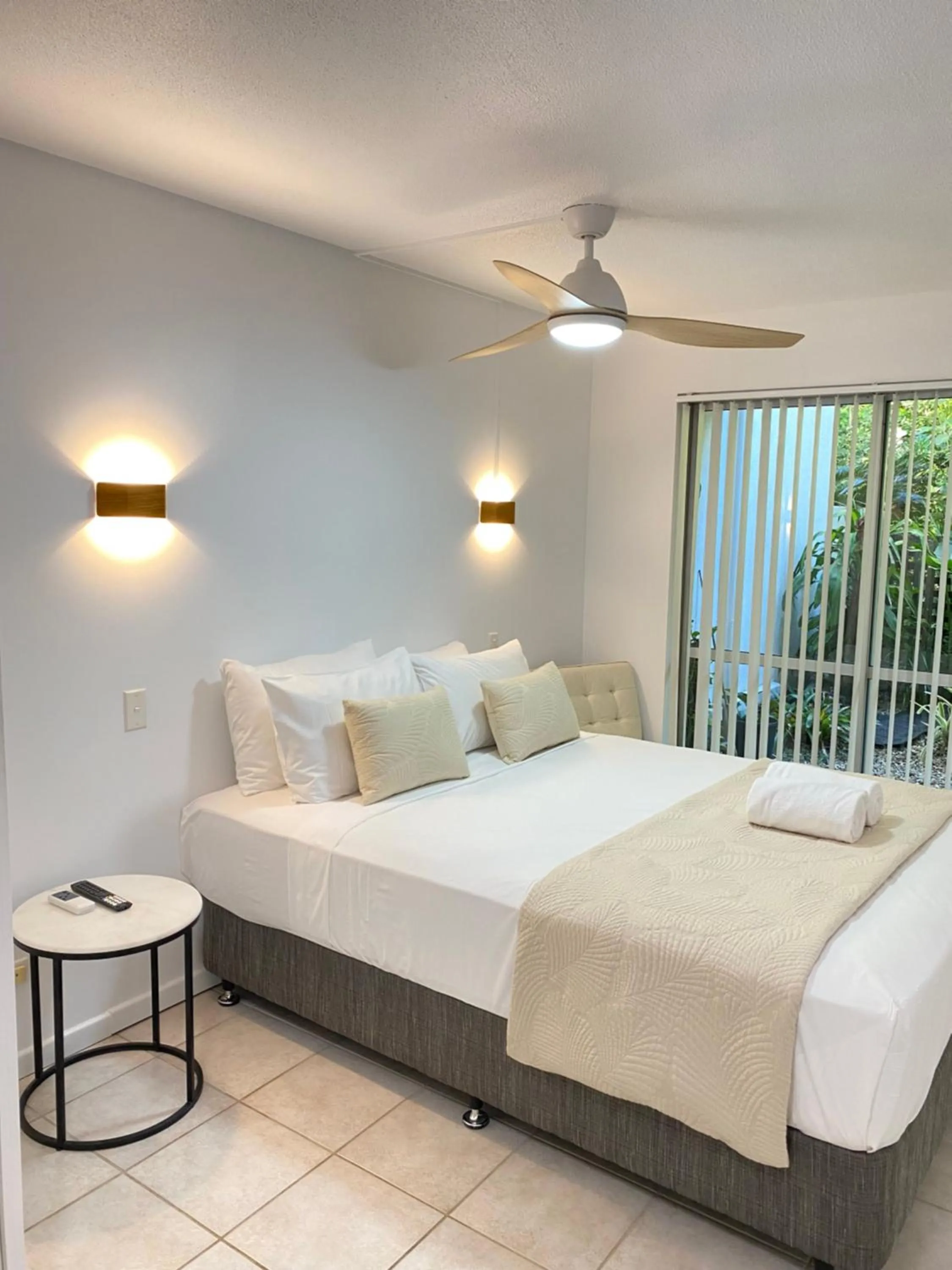 Bed in Raintrees Moffat Beach