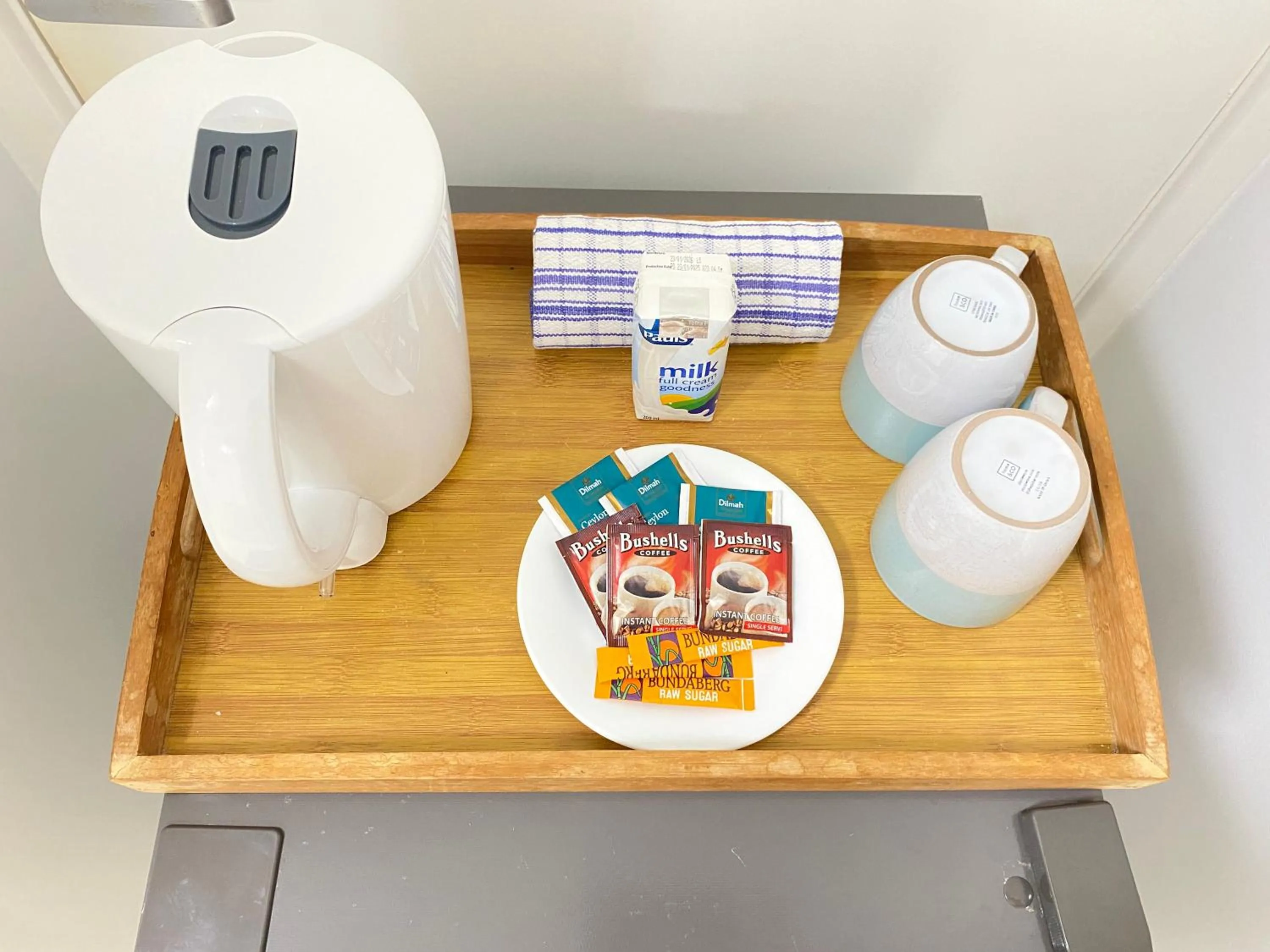 Food and drinks in Raintrees Moffat Beach