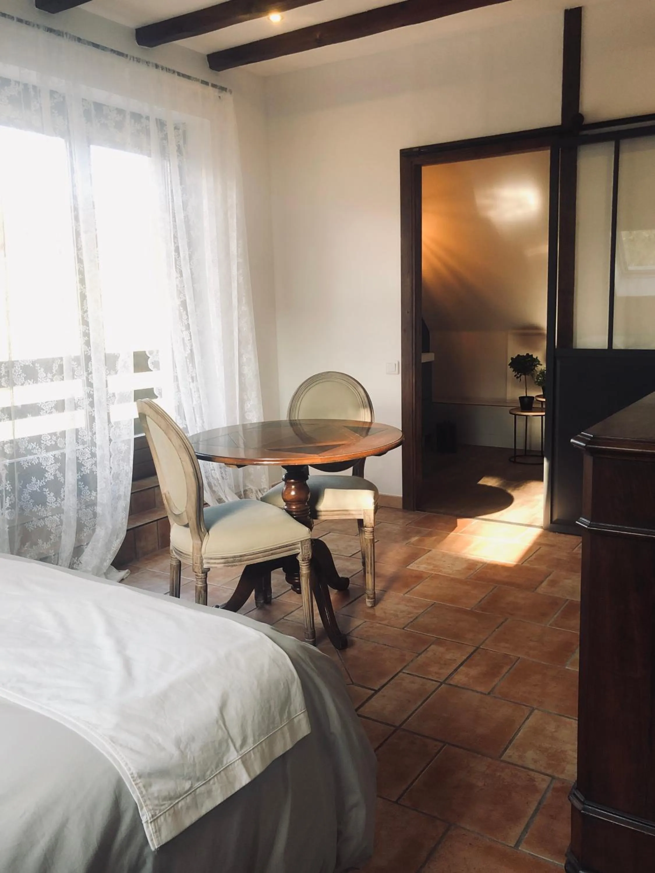 Seating area, Bed in La Maison d'Ange