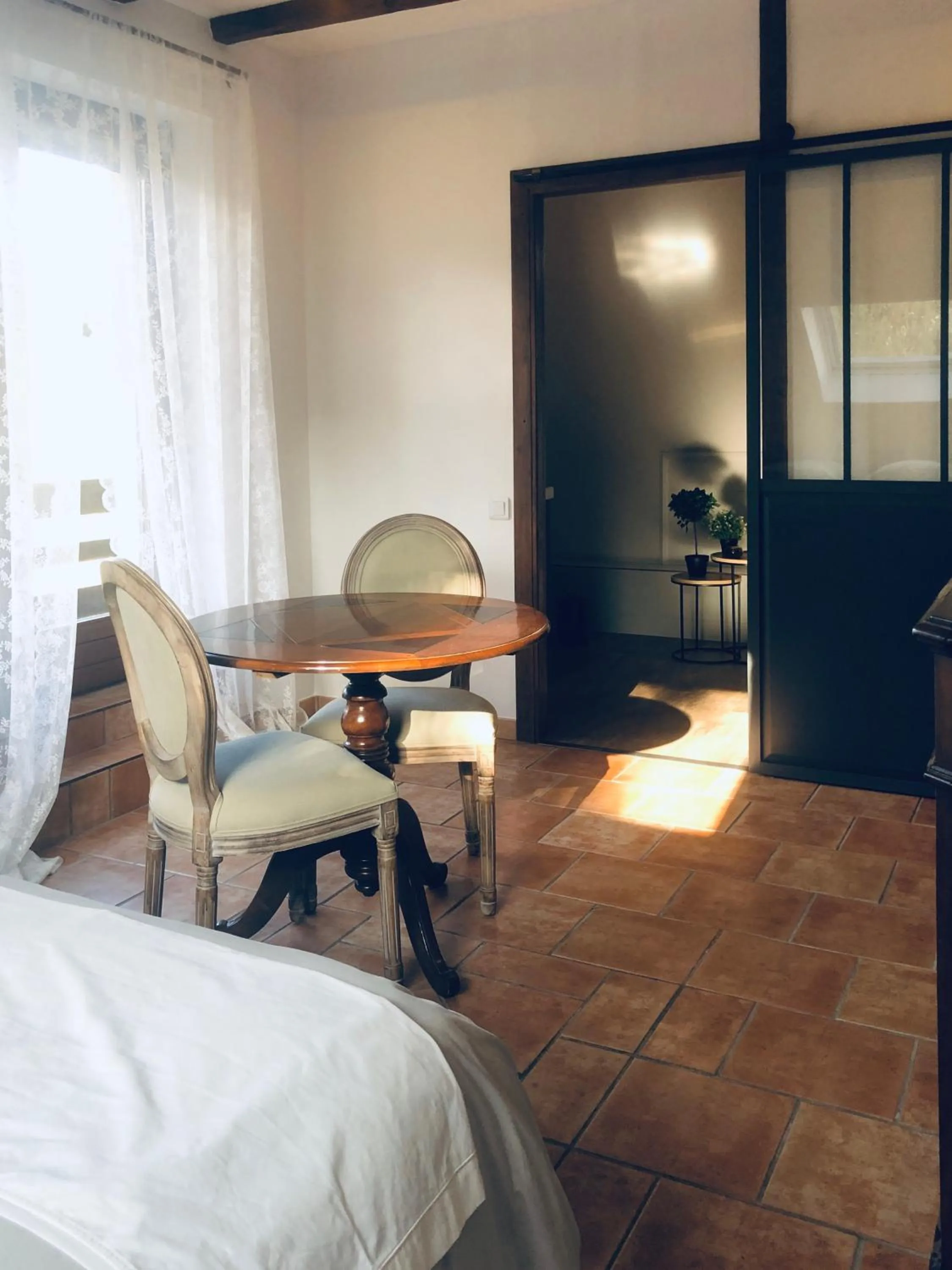 Seating area, Bed in La Maison d'Ange