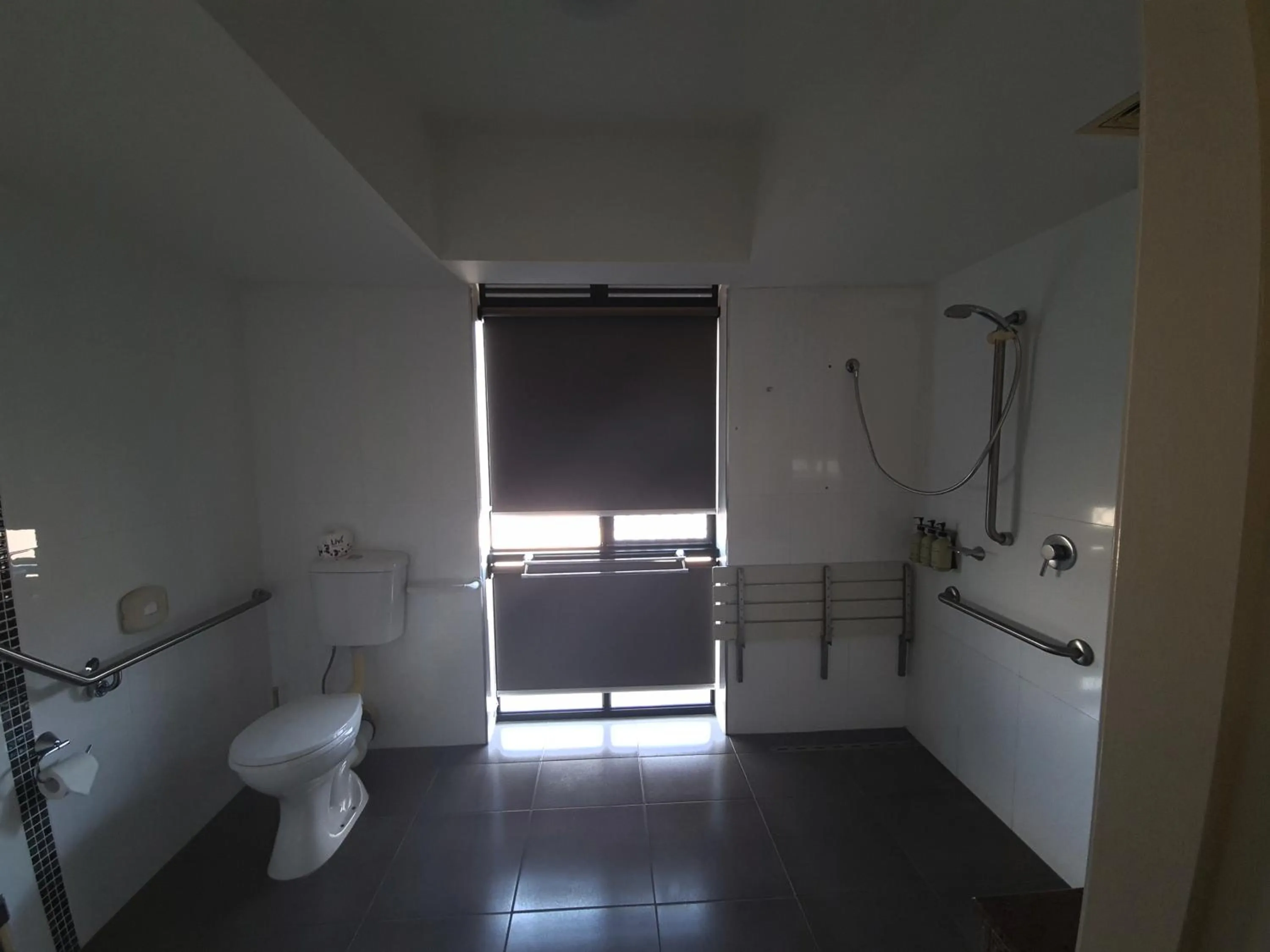 Shower in Ayr Traveller's Motel