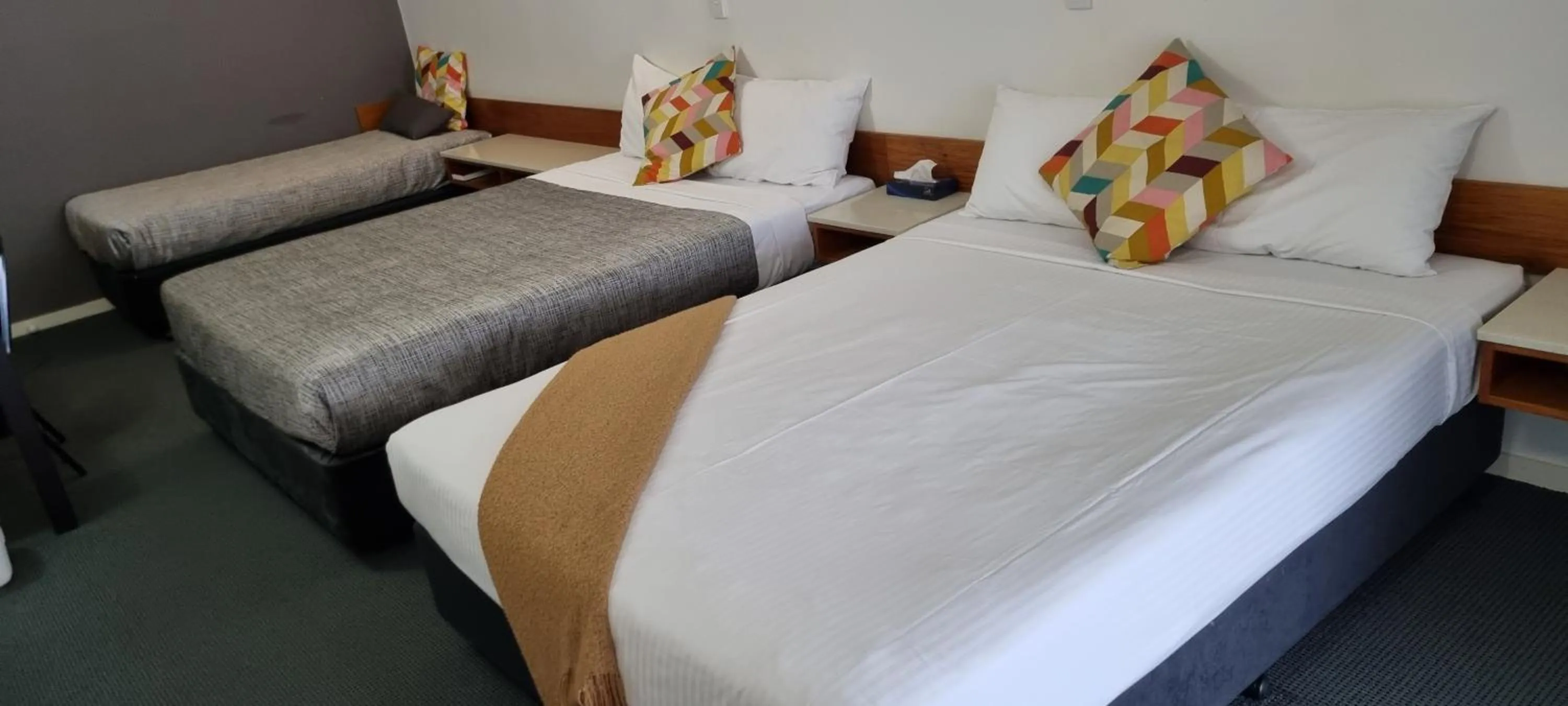 Bed in Ayr Traveller's Motel