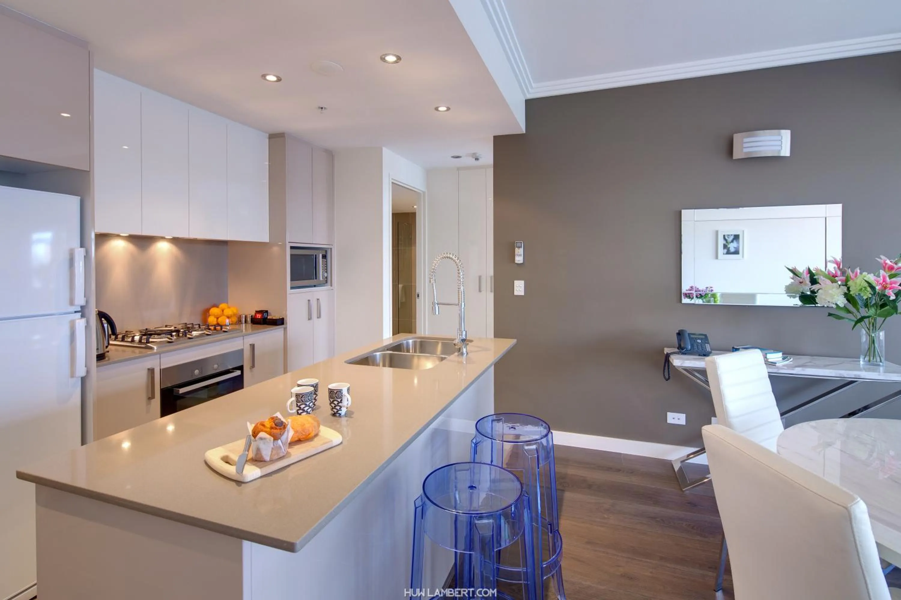 Kitchen or kitchenette in Zara Tower – Luxury Suites and Apartments
