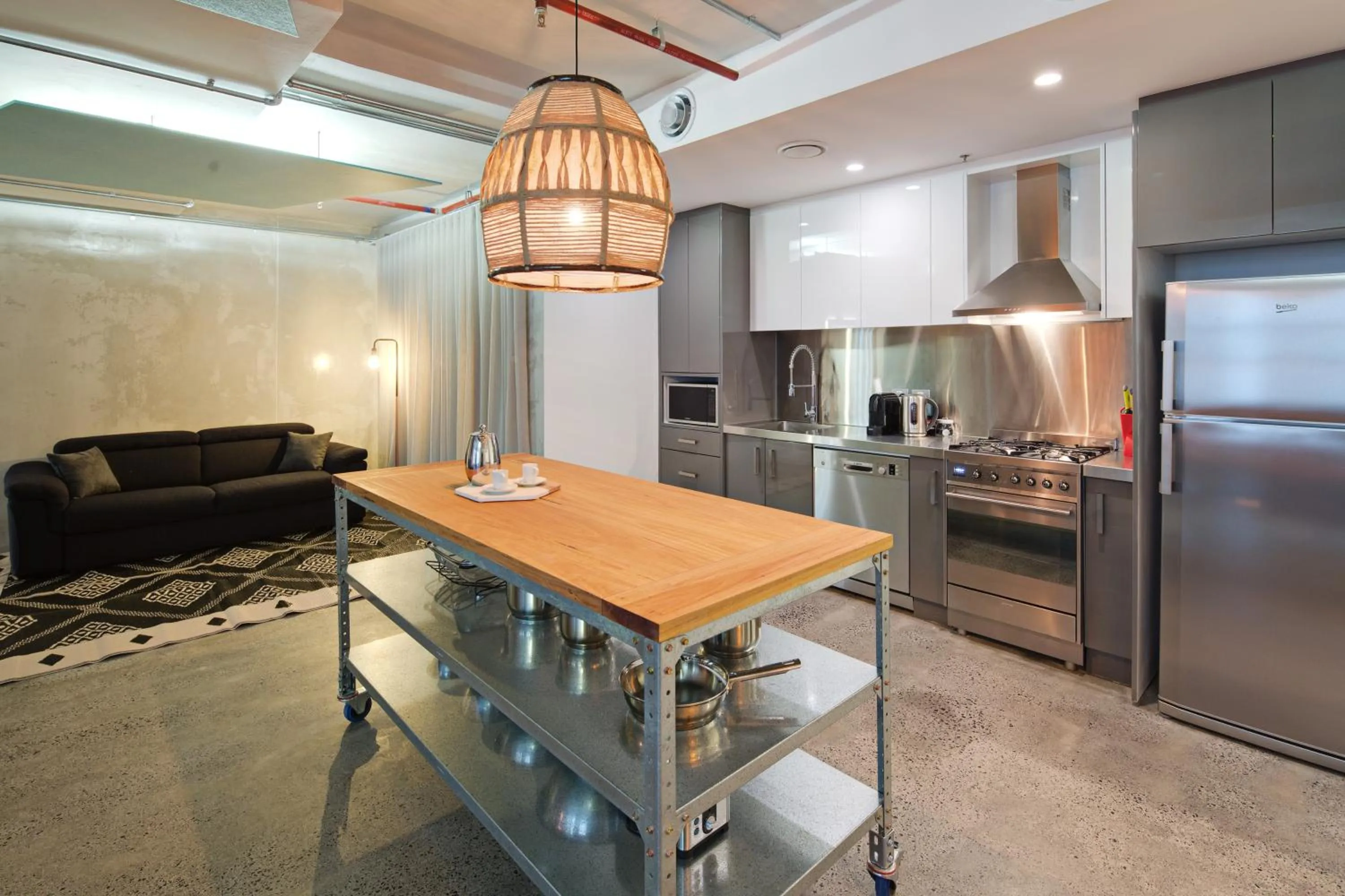 Kitchen or kitchenette in Zara Tower – Luxury Suites and Apartments