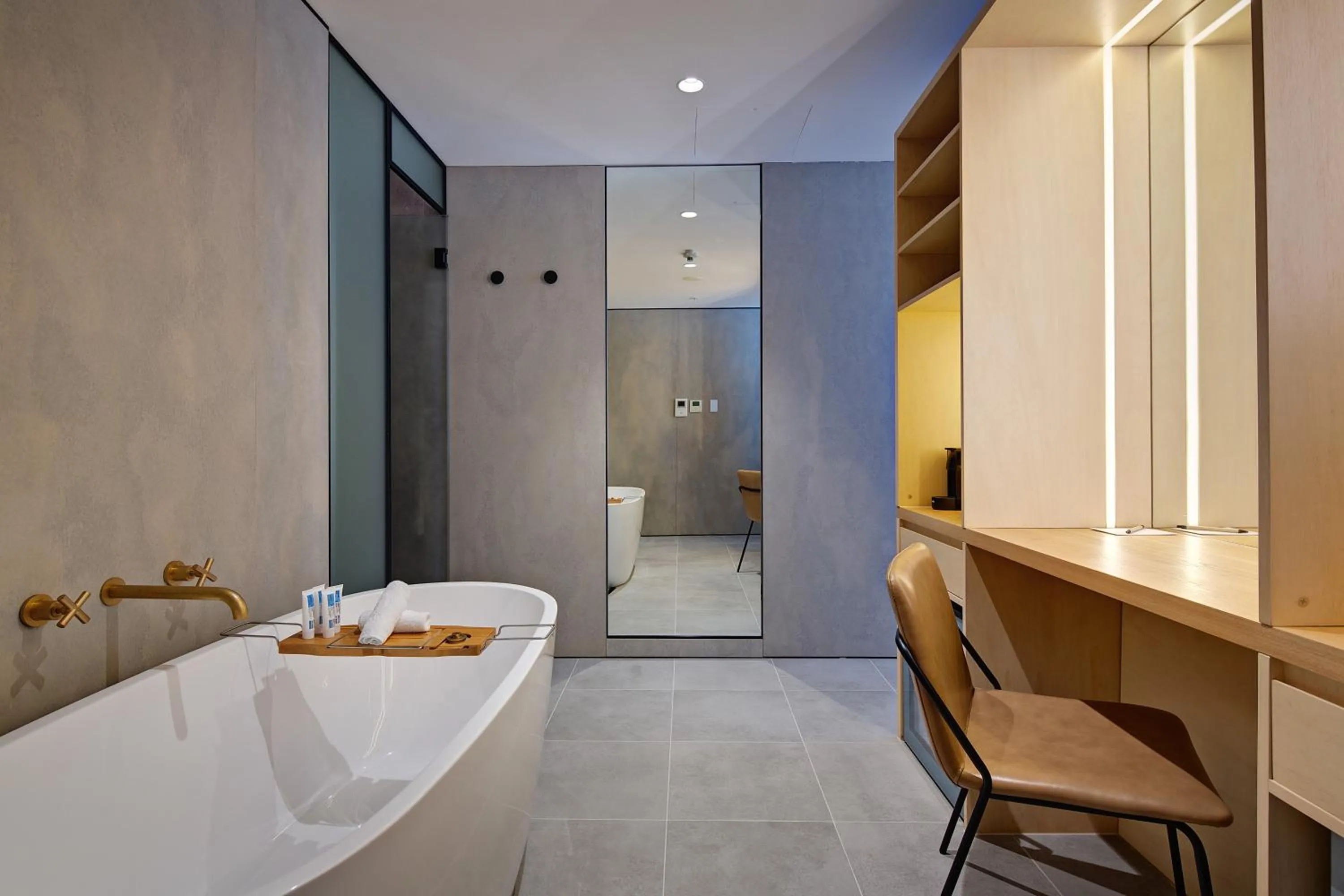 Bath in Zara Tower – Luxury Suites and Apartments