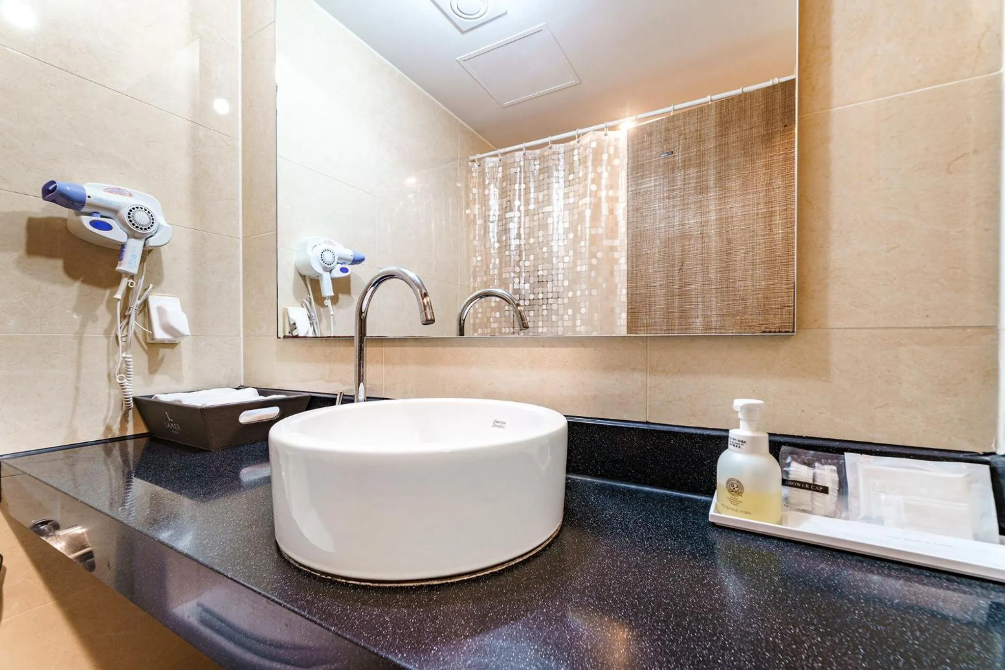 Bathroom in Lamer Hotel