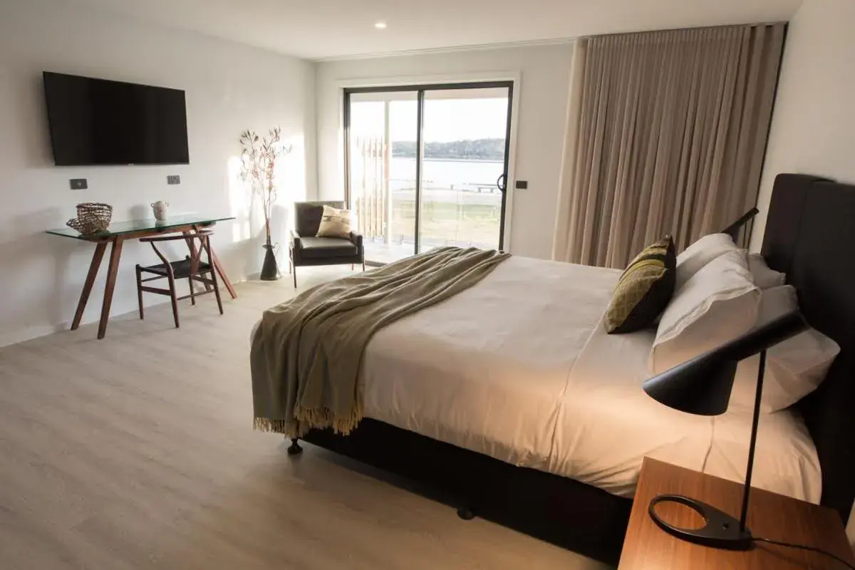 Deluxe King Room with River View in The Seabird Deluxe King Room with River View in The Seabird