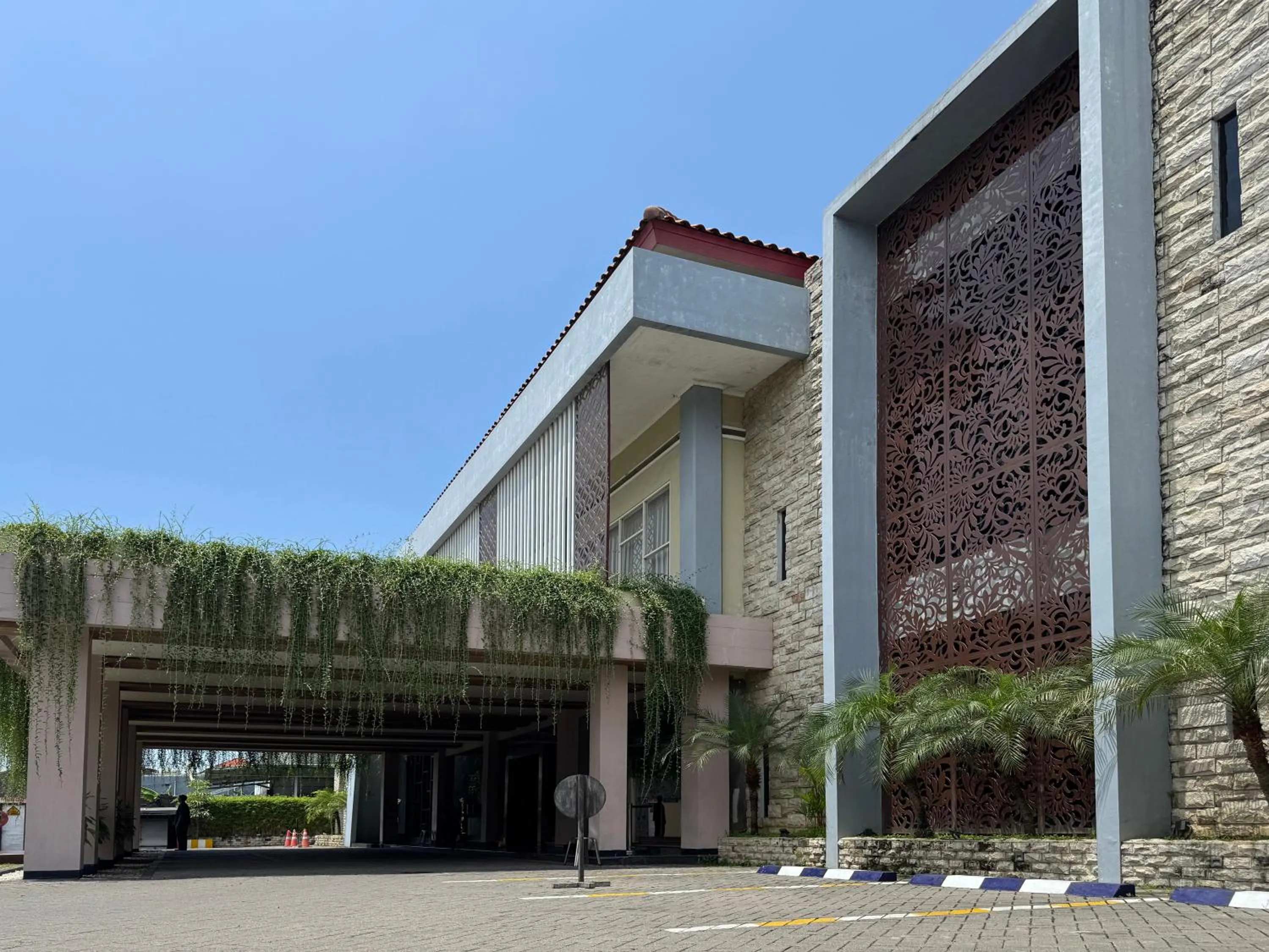 Property building in Hotel Sinar 1