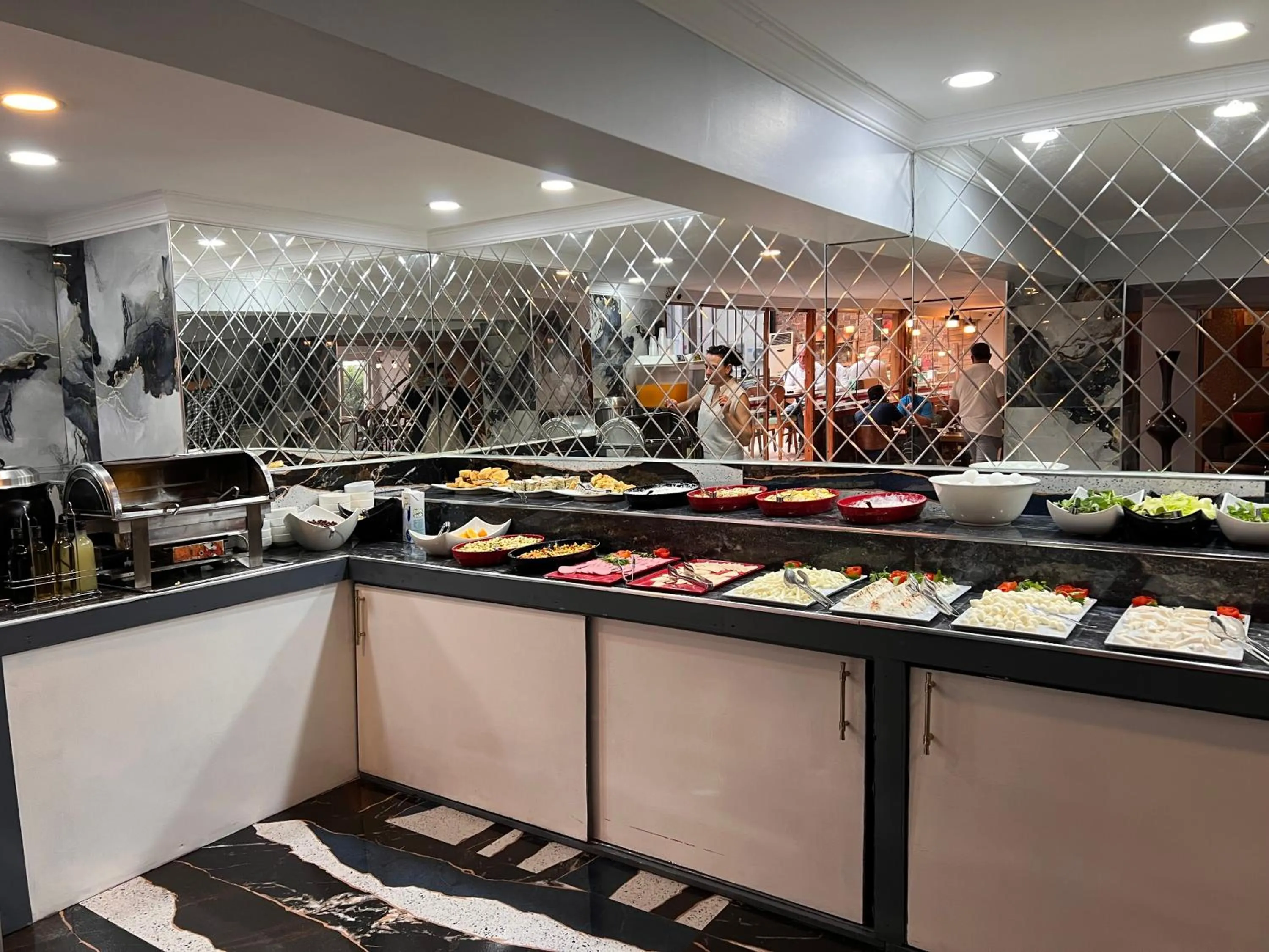 Food and drinks in Comfort Downtown Istanbul Hotel