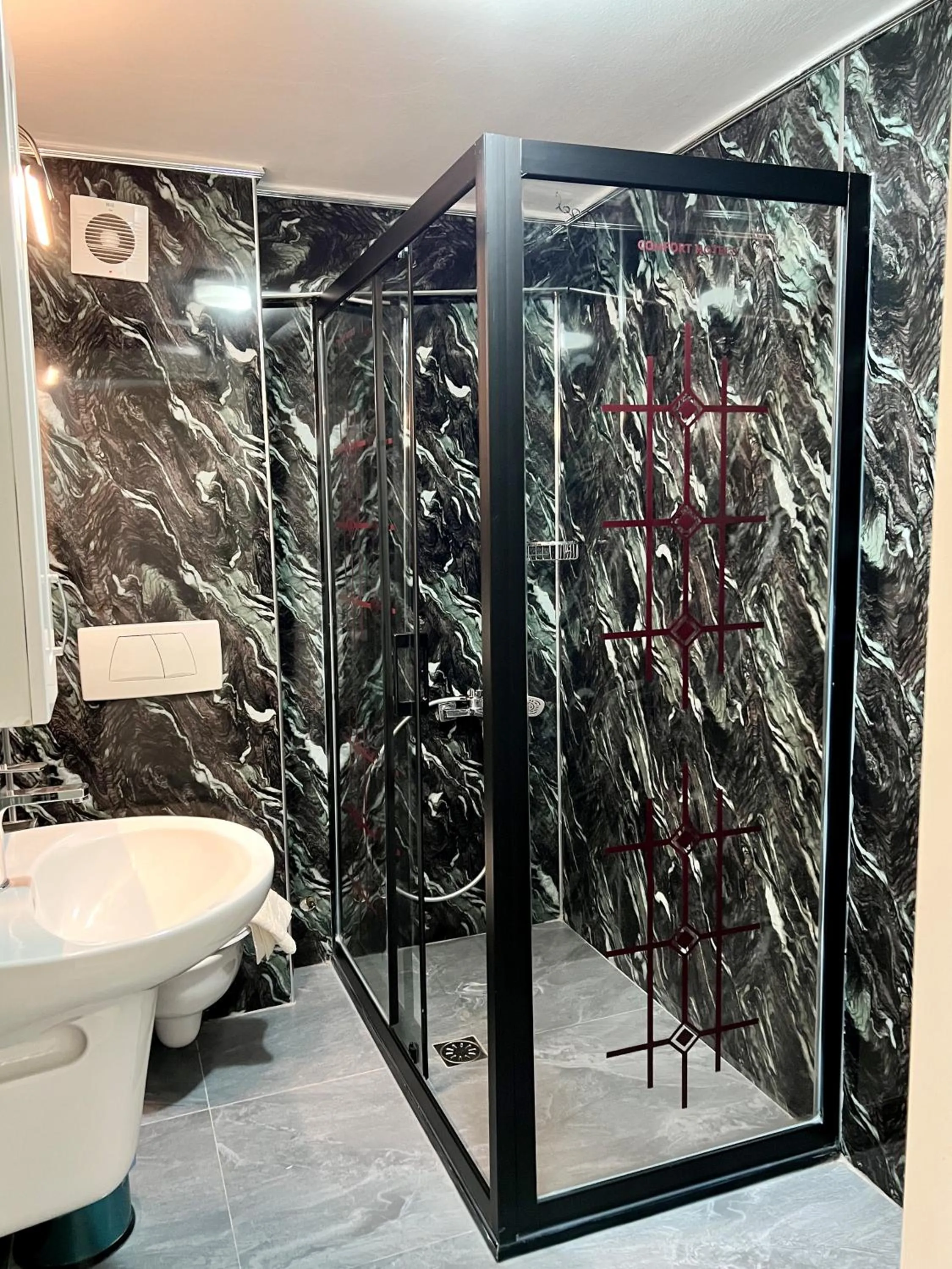 Shower in Comfort Downtown Istanbul Hotel