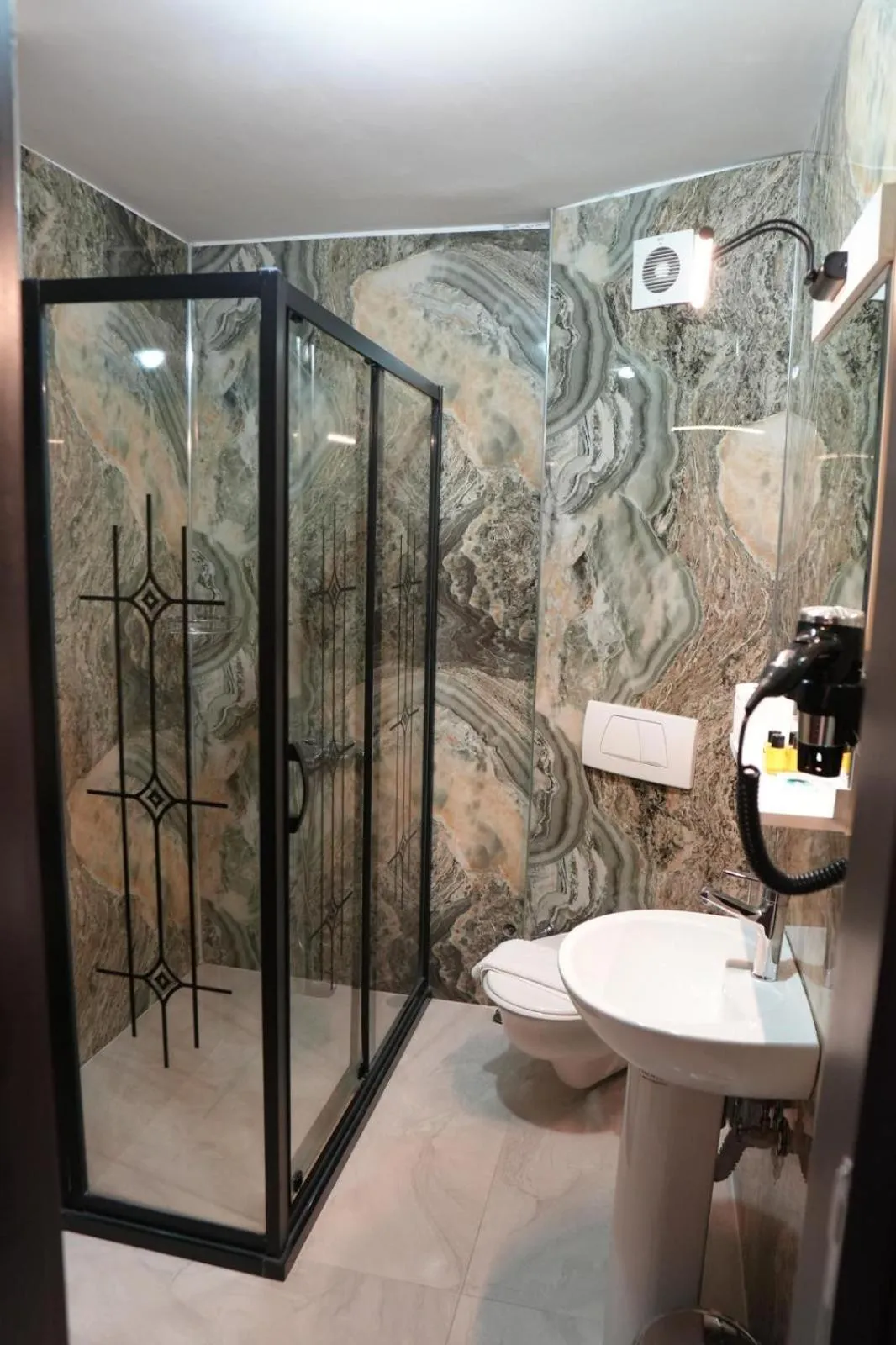 Shower in Comfort Downtown Istanbul Hotel