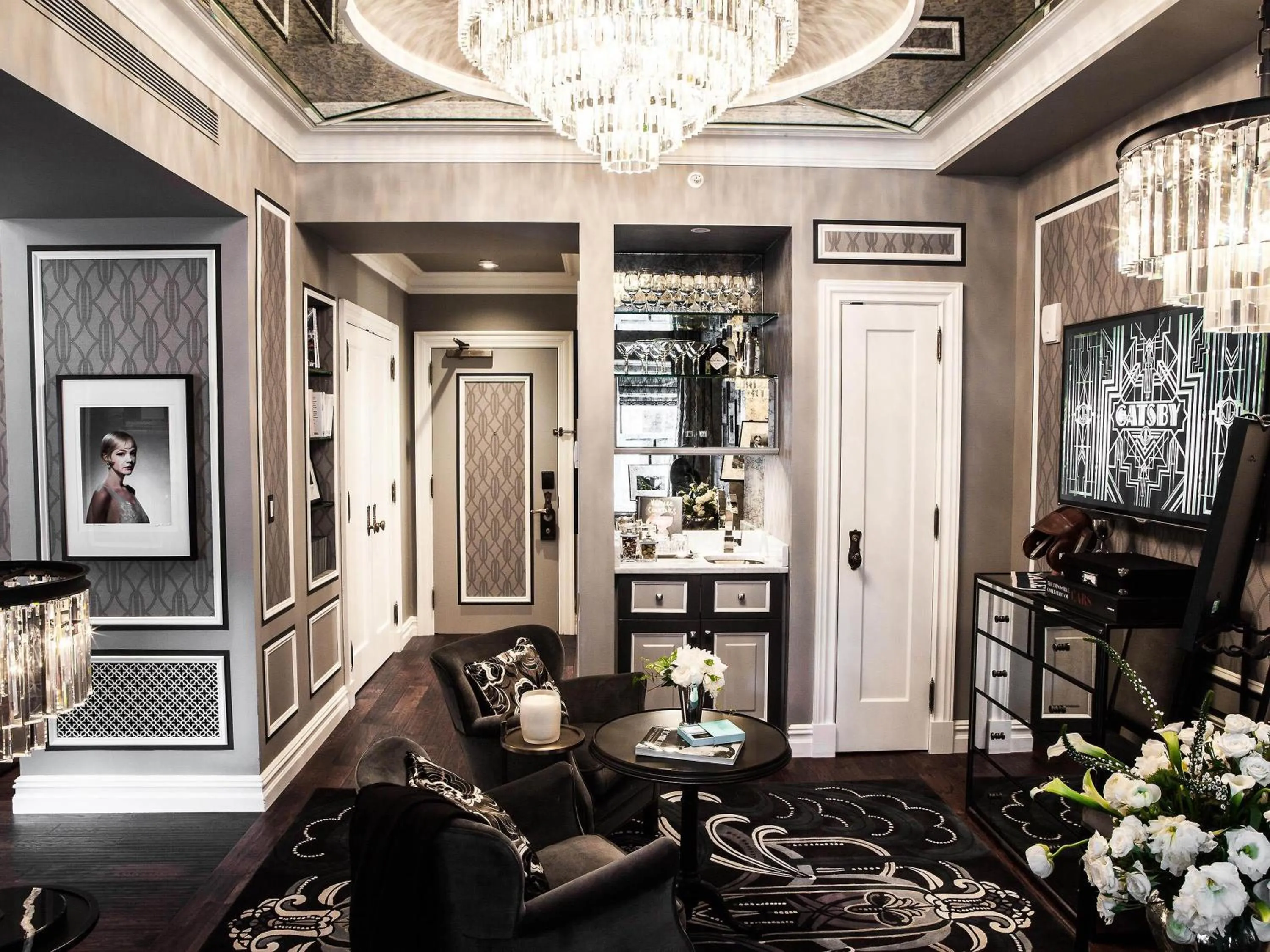 Photo of the whole room in The Plaza