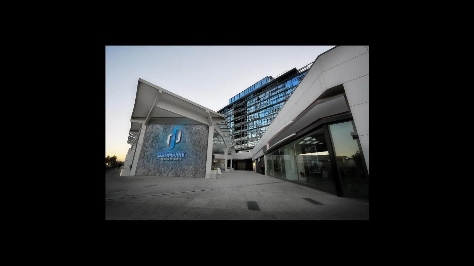 Facade/entrance in Ostimpark Business Hotel