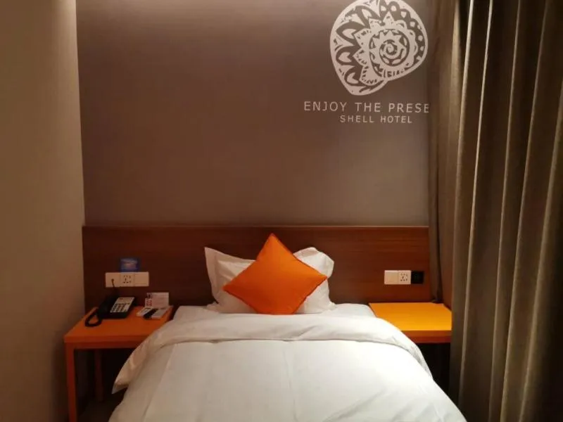 Bed in Shell Liaocheng Linqing City Bus Station Hotel