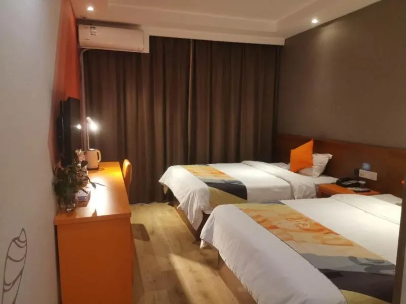 Bed in Shell Liaocheng Linqing City Bus Station Hotel