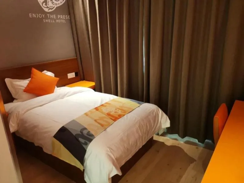 Bed in Shell Liaocheng Linqing City Bus Station Hotel