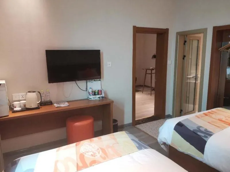 Bed in Shell Liaocheng Linqing City Bus Station Hotel