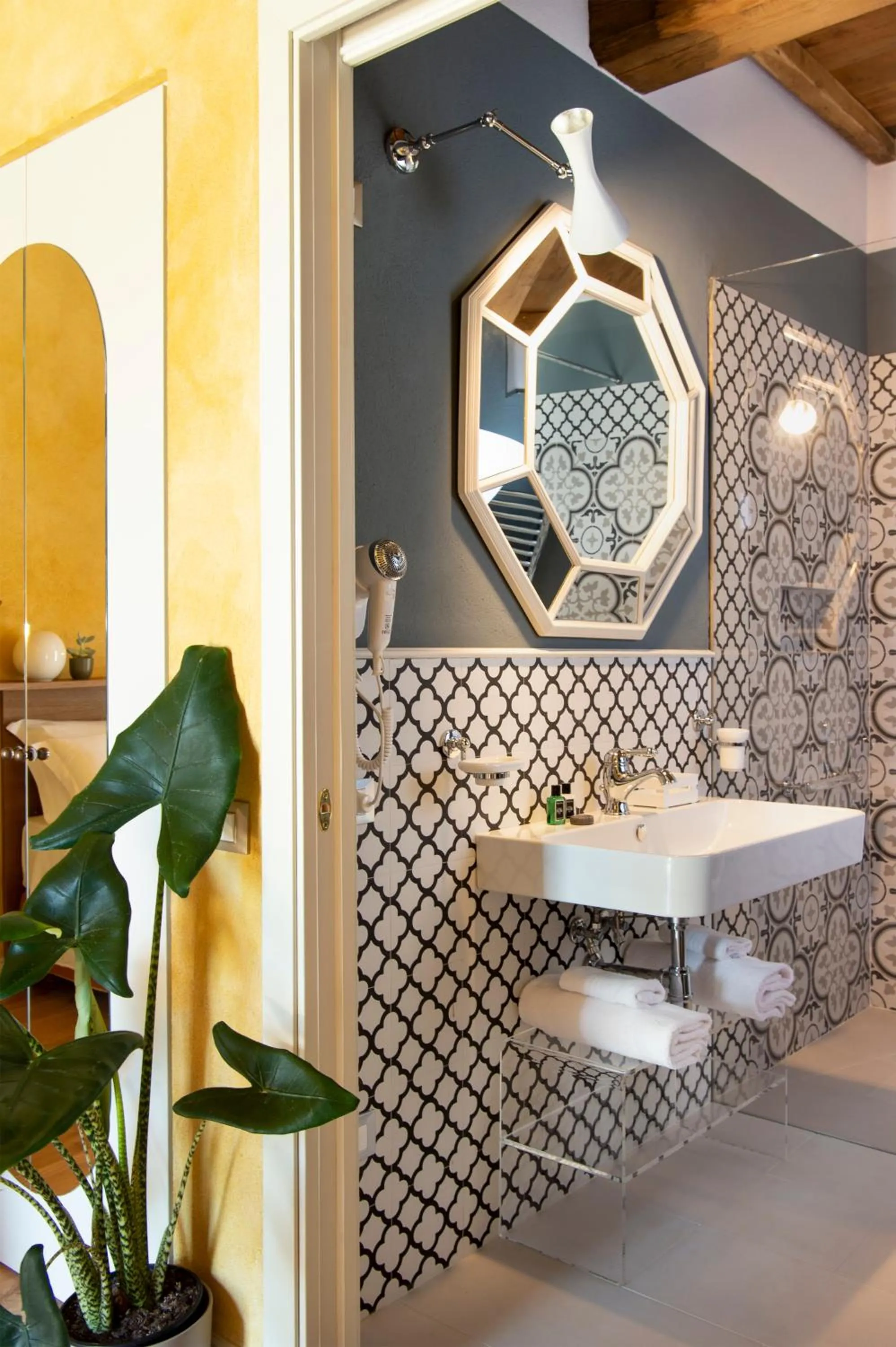 Toilet in Borgo I Vicelli Adults Only Relais