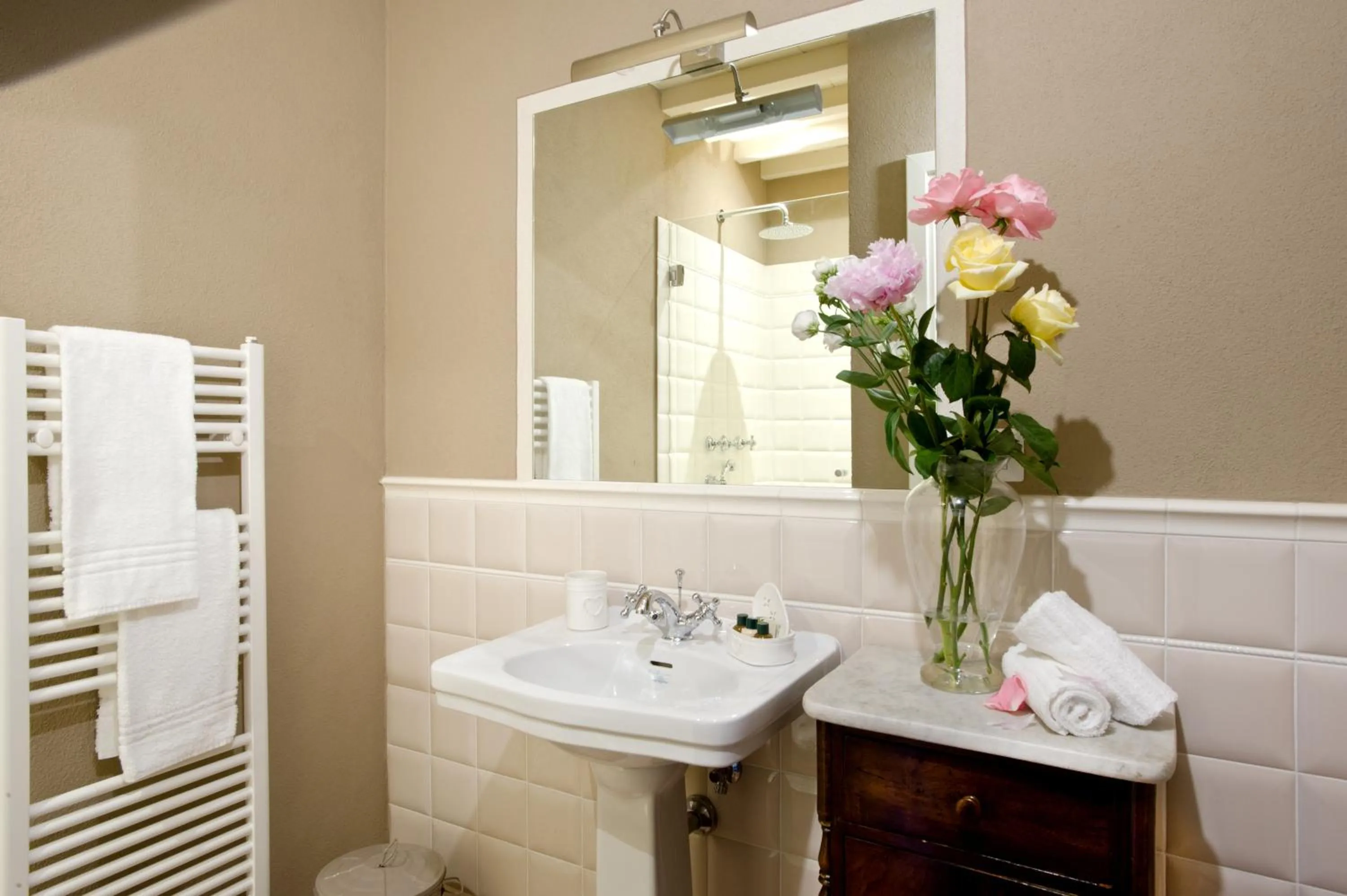 Bathroom in Borgo I Vicelli Adults Only Relais